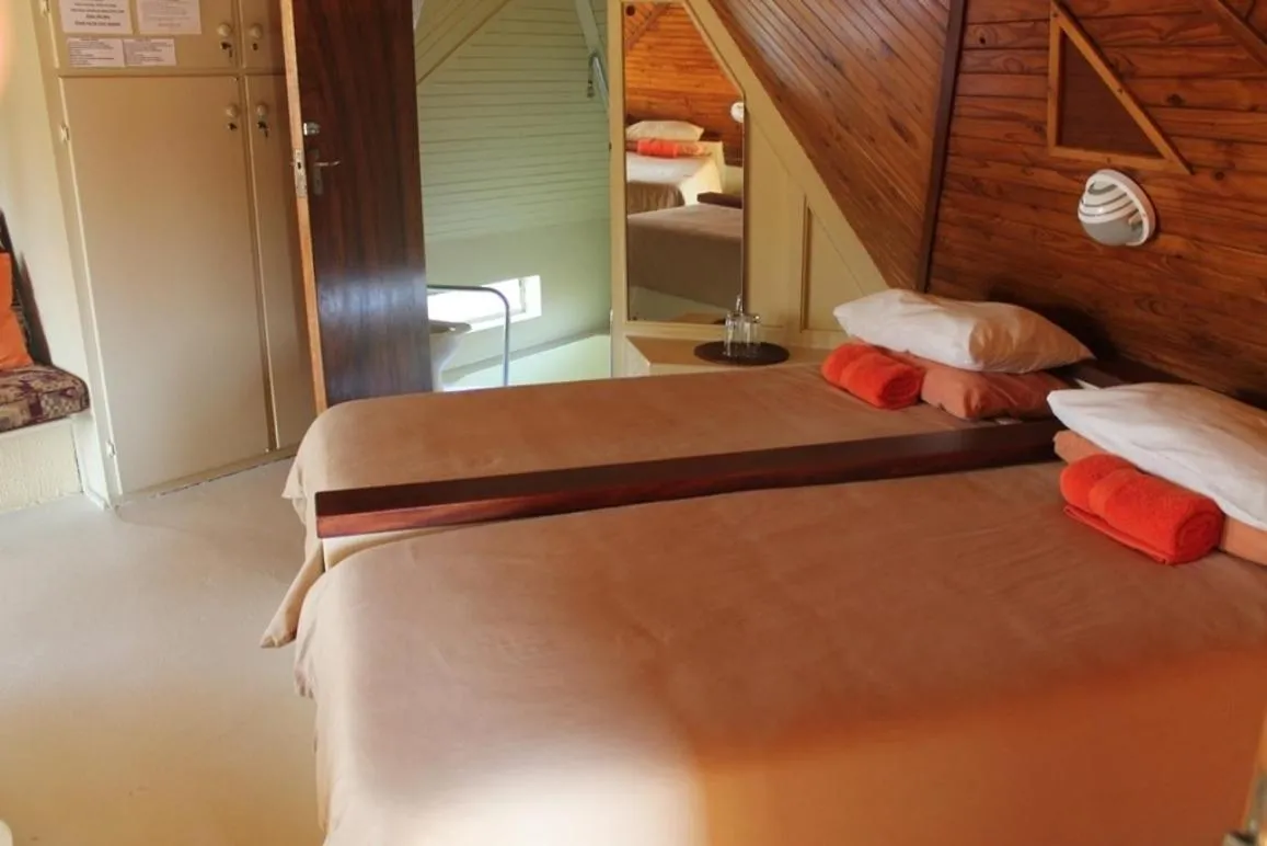 Bed in Pyramids Motel