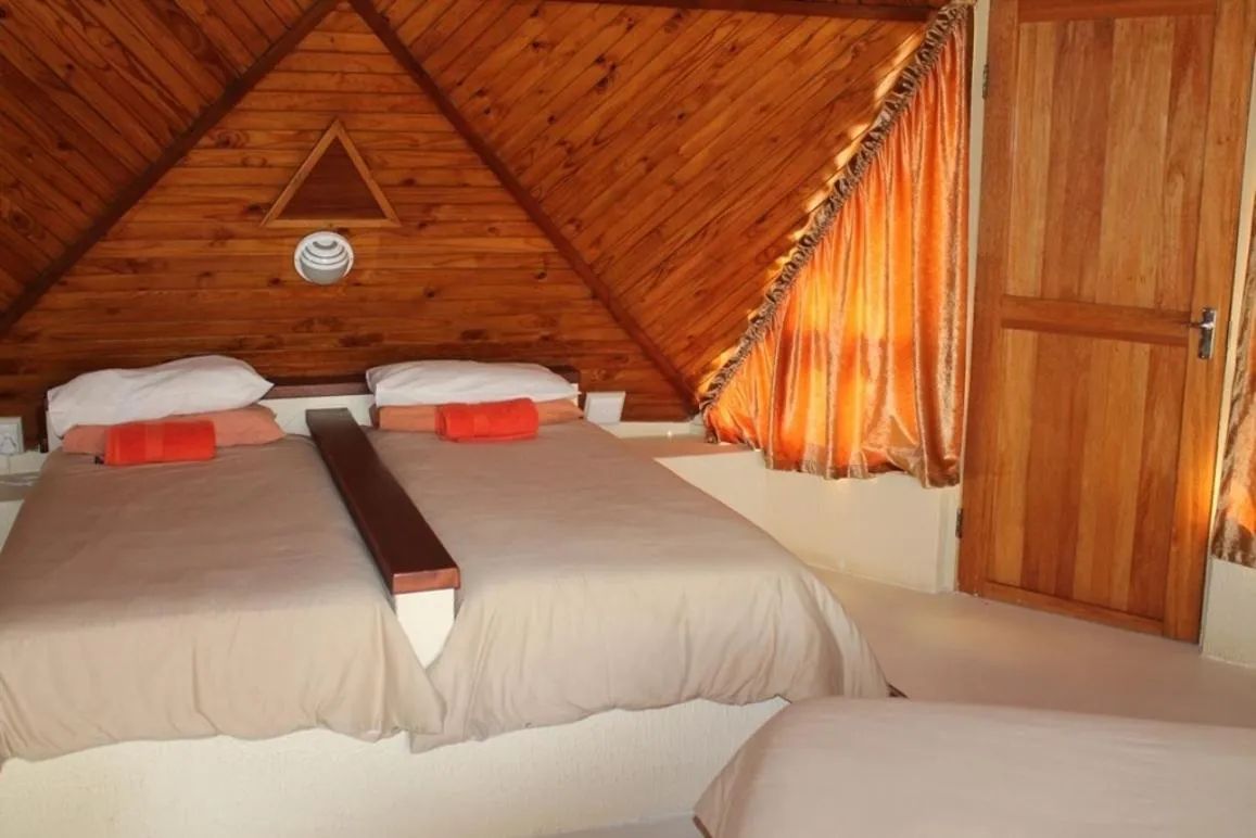 Bed in Pyramids Motel