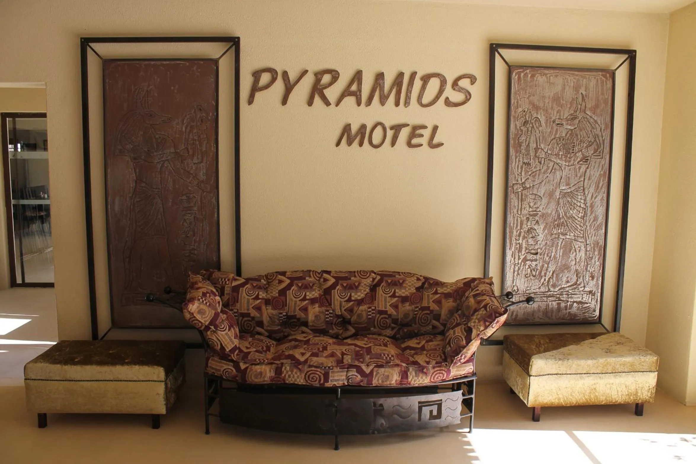 Lobby or reception in Pyramids Motel