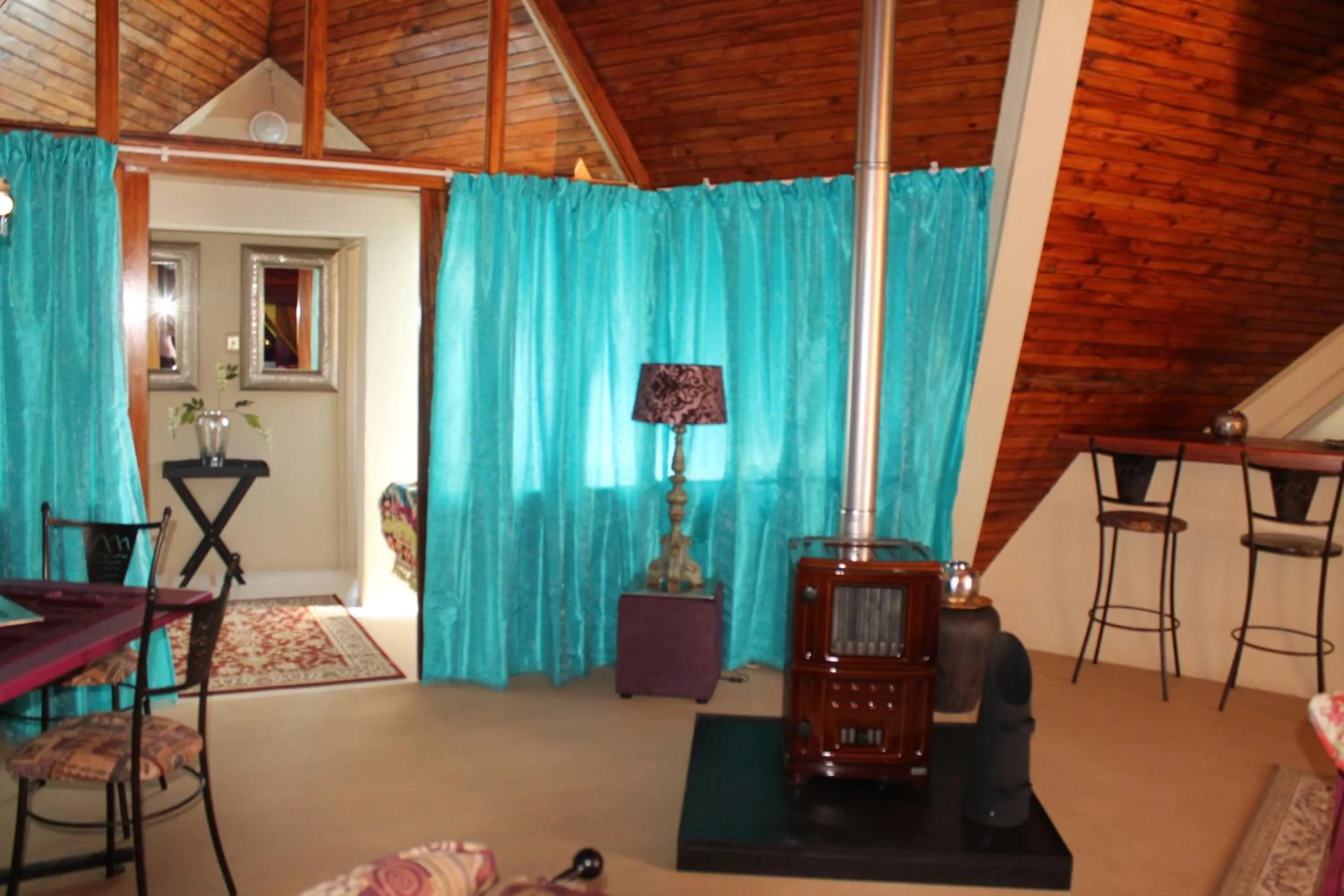 Living room in Pyramids Motel