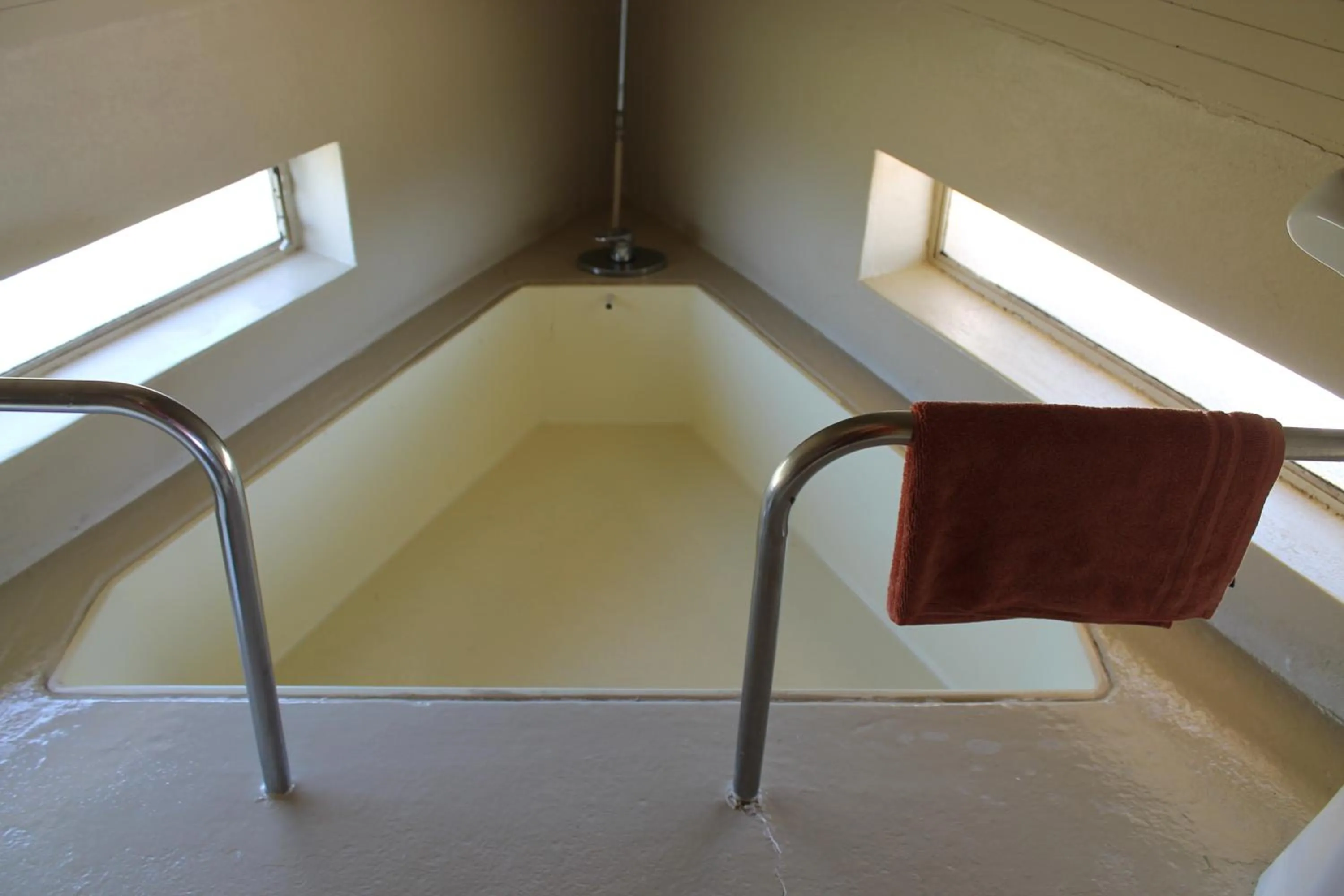 Bathroom in Pyramids Motel