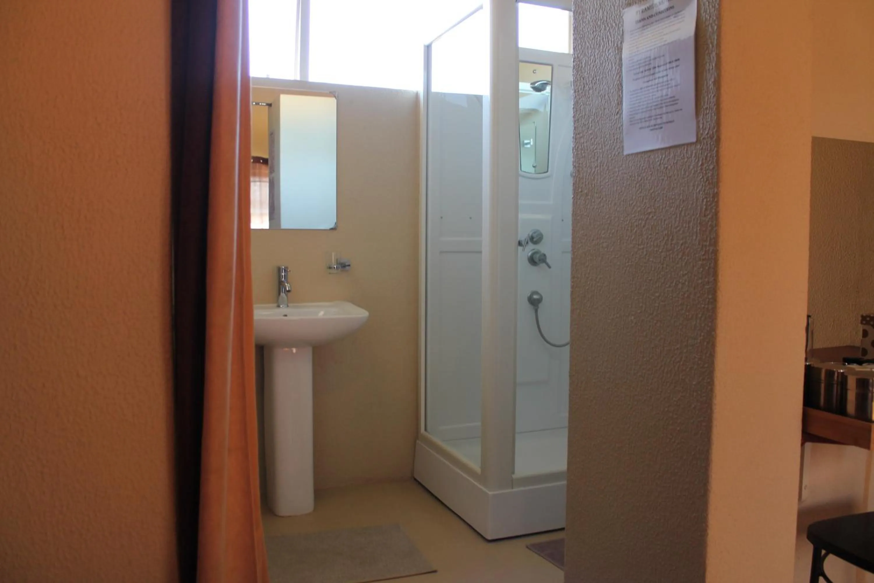 Bathroom in Pyramids Motel