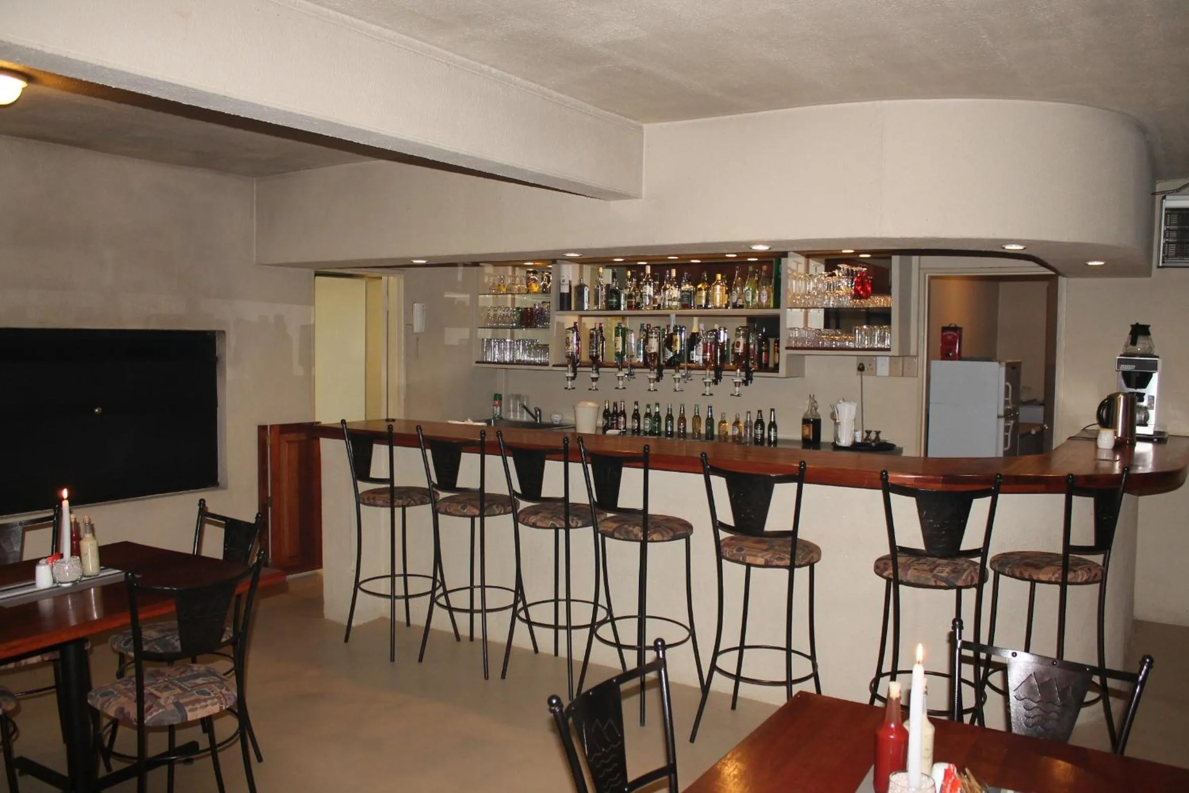 Restaurant/places to eat in Pyramids Motel