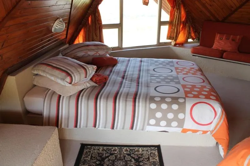 Day, Bed in Pyramids Motel