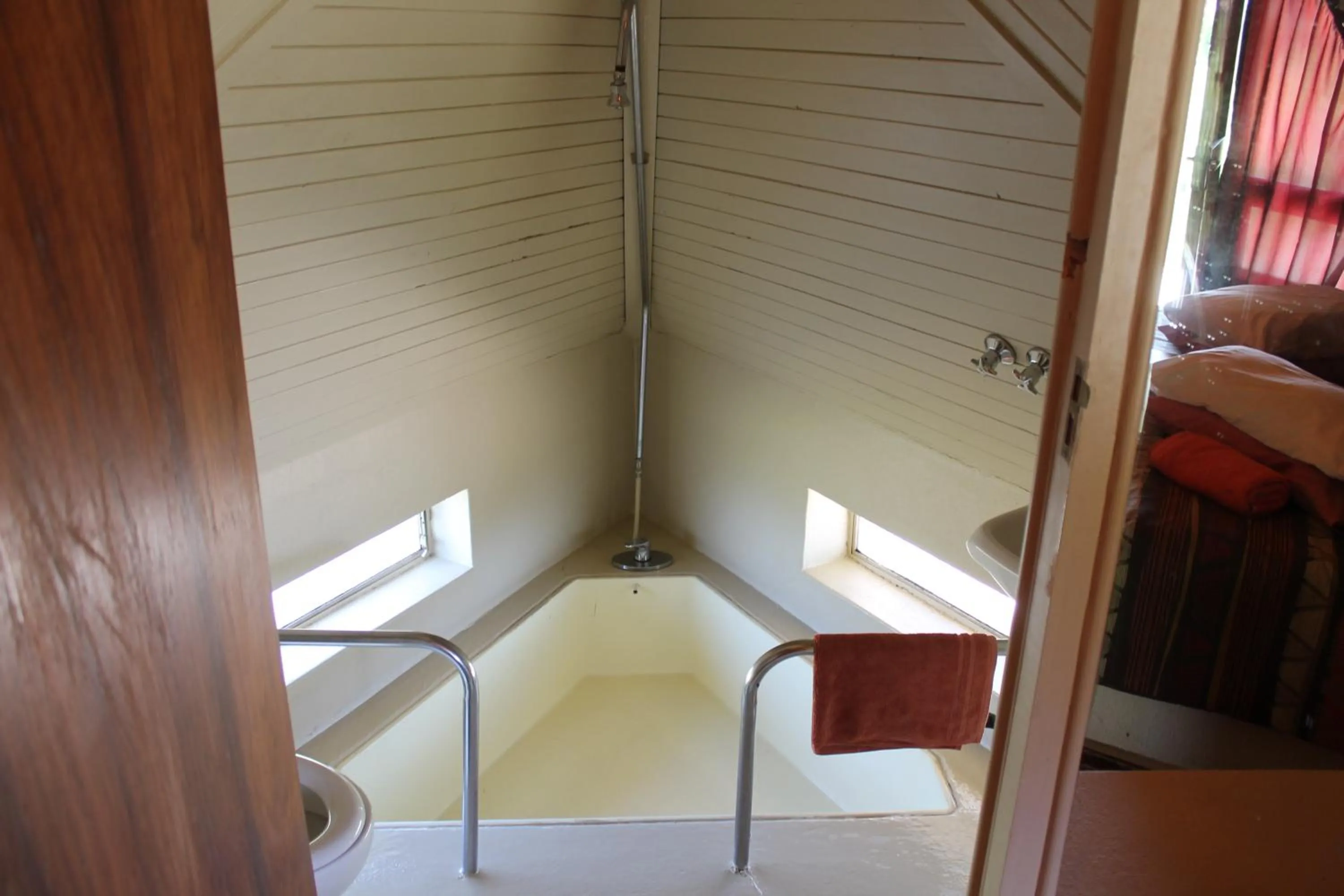 Bathroom in Pyramids Motel