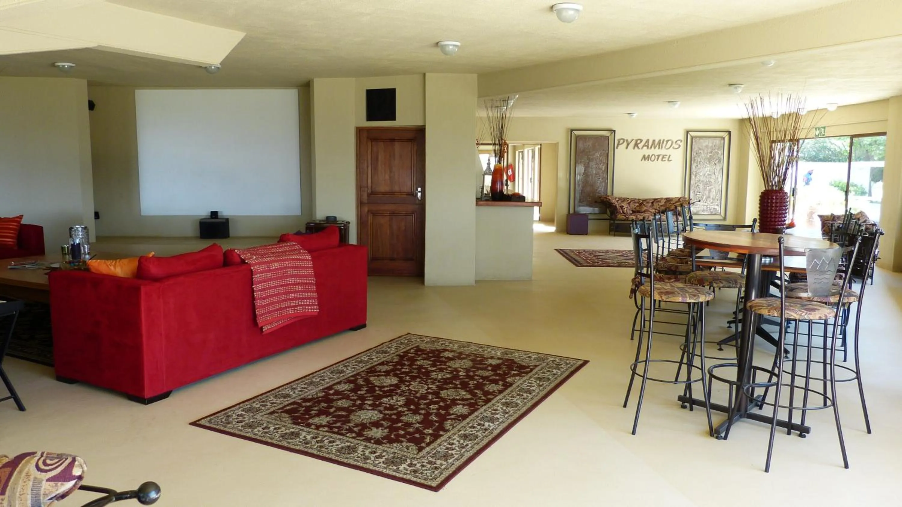 Lobby or reception in Pyramids Motel