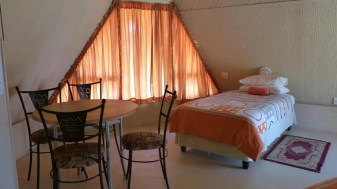 Bed in Pyramids Motel