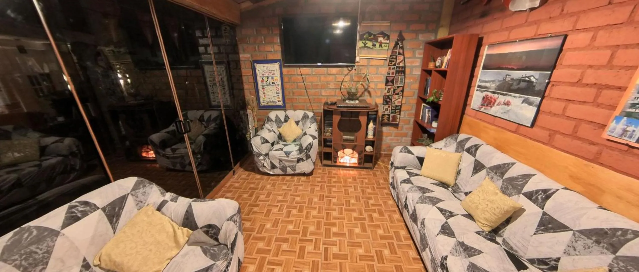 Communal lounge/ TV room in Jo´s Place