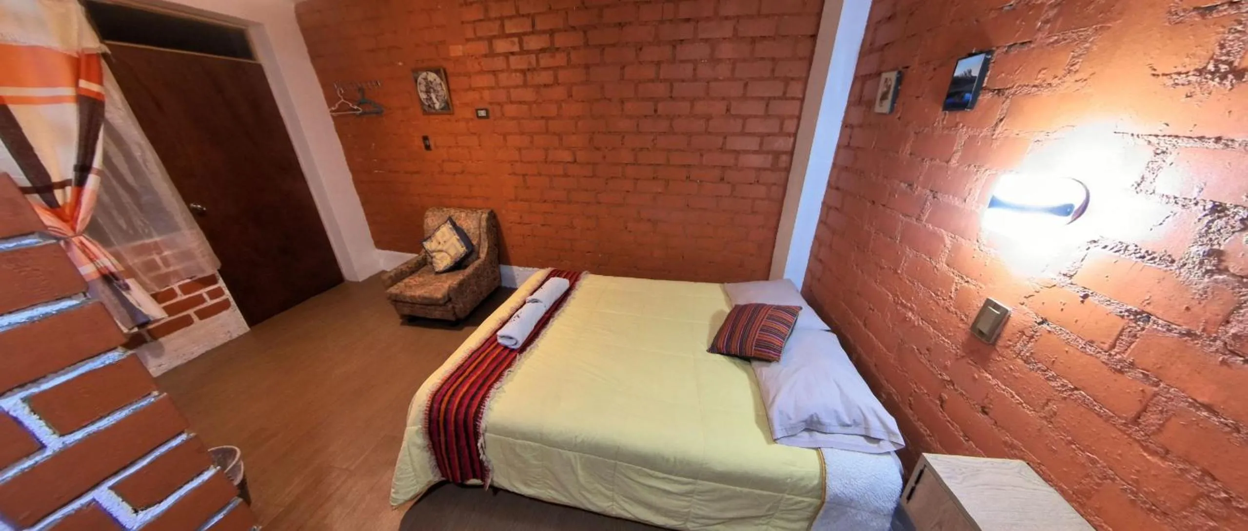 Photo of the whole room, Bed in Jo´s Place
