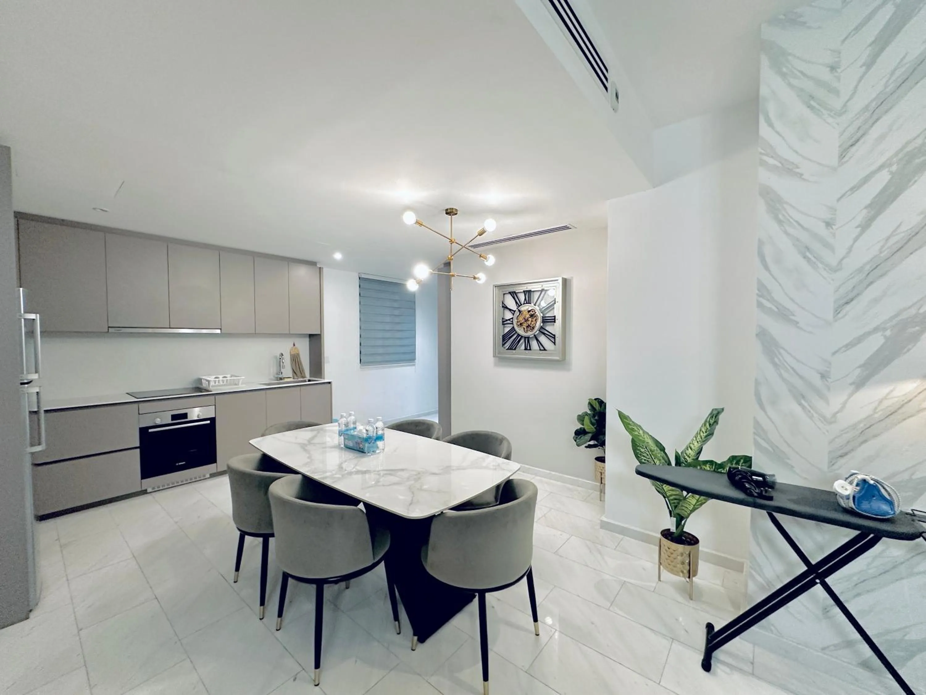 Kitchen or kitchenette in Eaton Residences By Luna