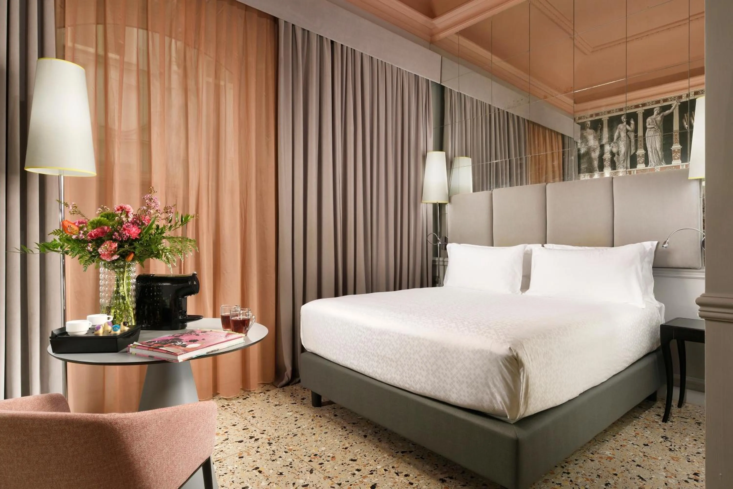 Bed in Leon's Place Hotel In Rome