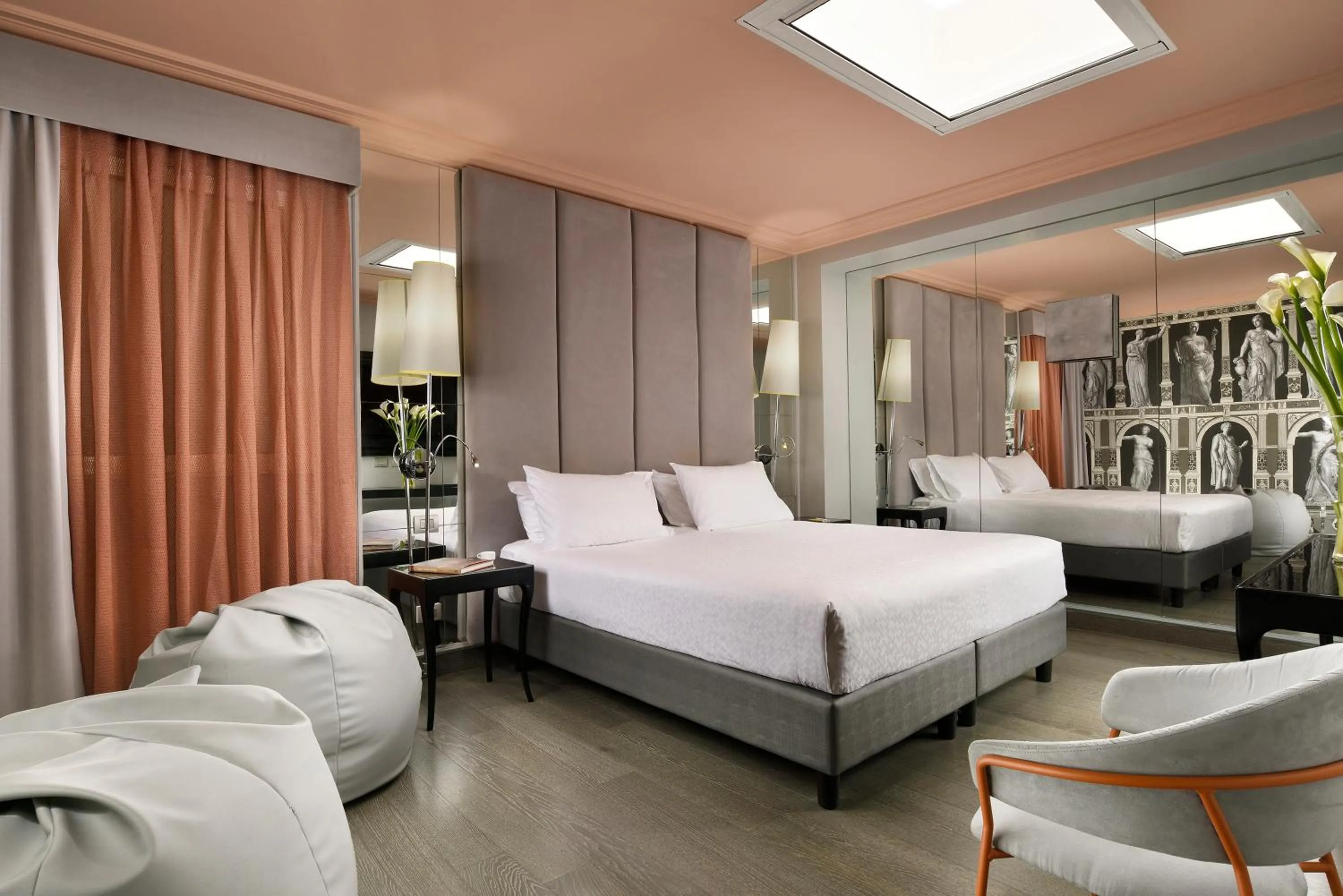 Bed in Leon's Place Hotel In Rome