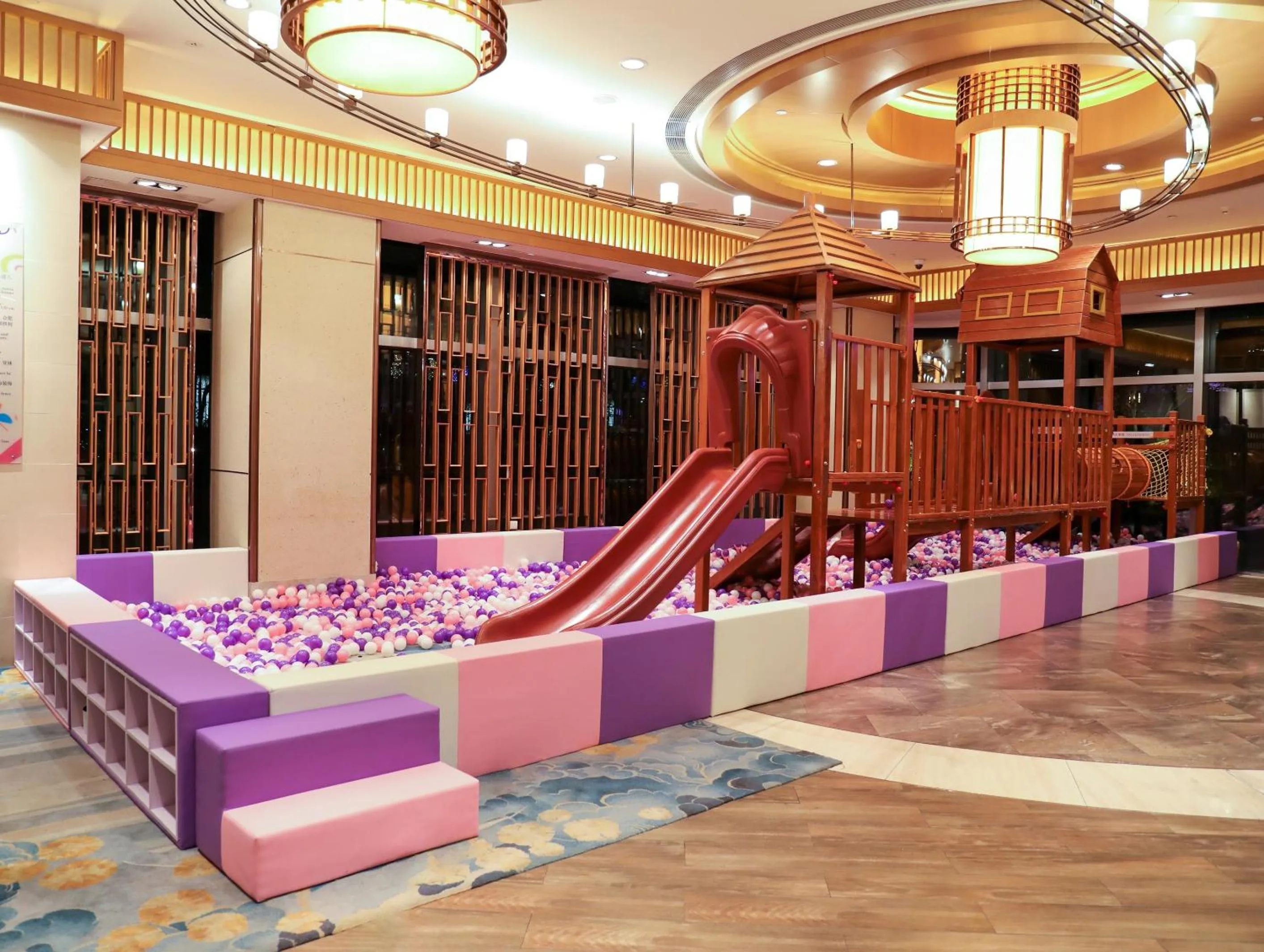 Restaurant/places to eat in Shangri-La Hefei