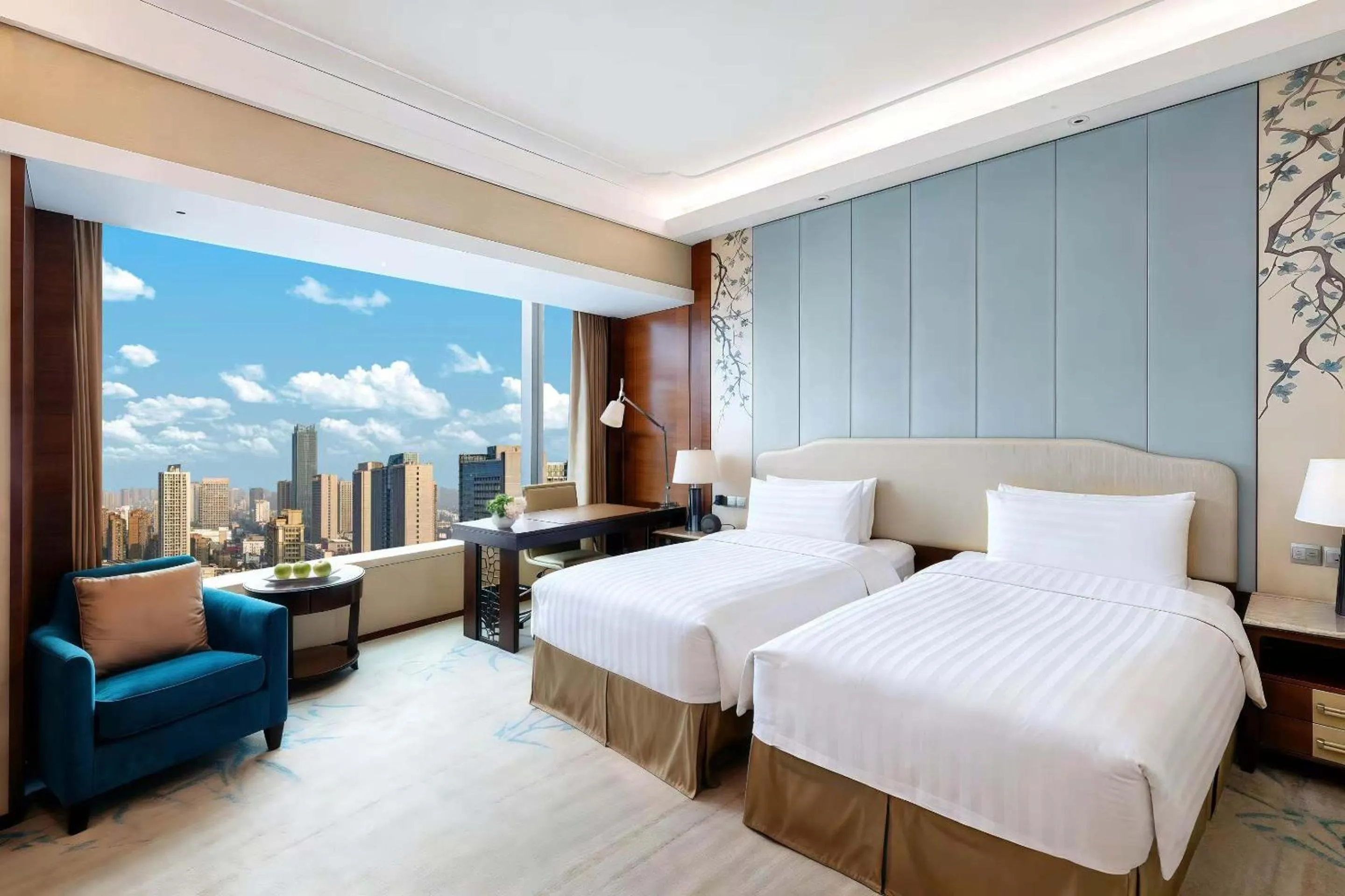 Bed in Shangri-La Hefei