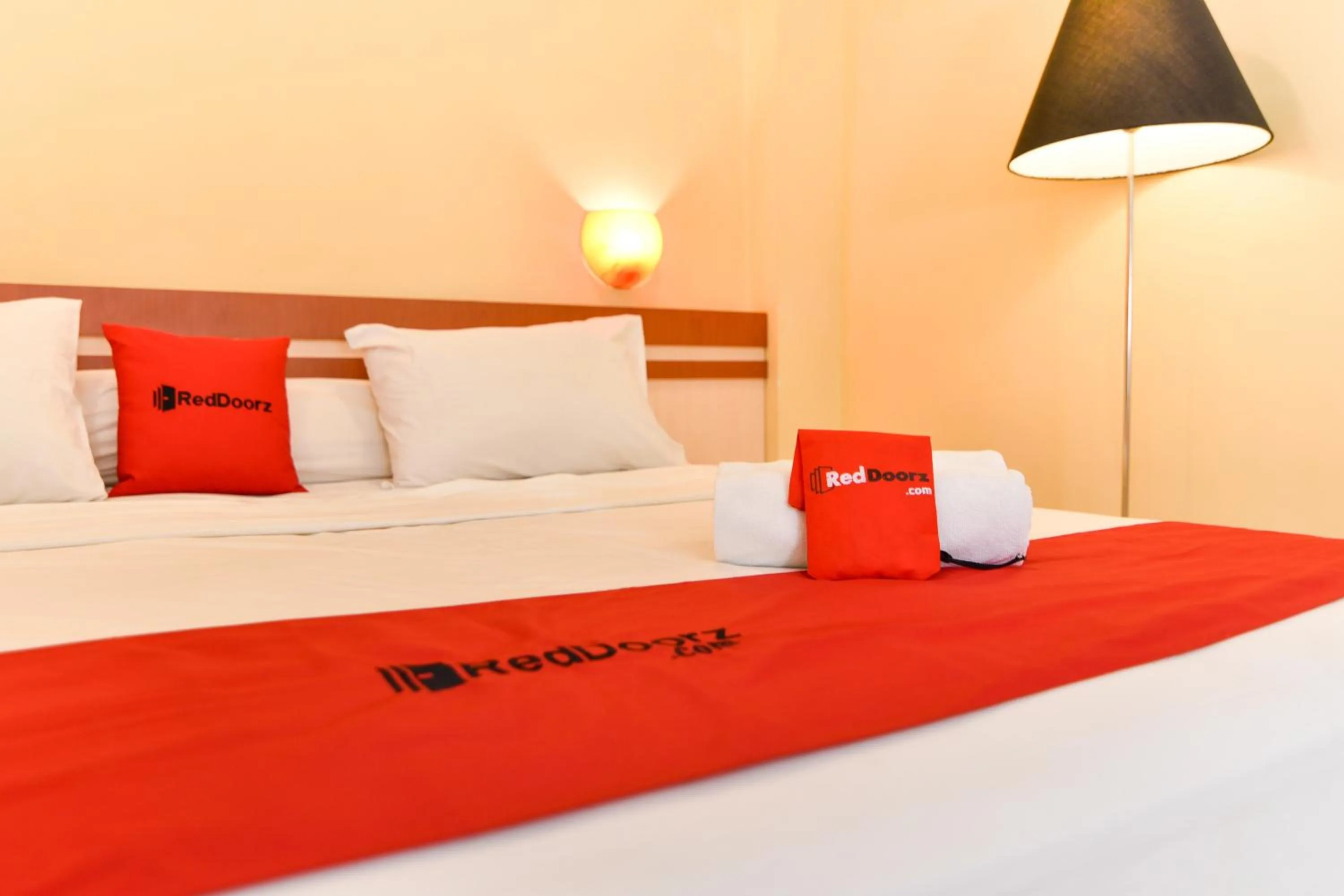 Bedroom, Bed in RedDoorz Plus near Mall Bali Galeria 2