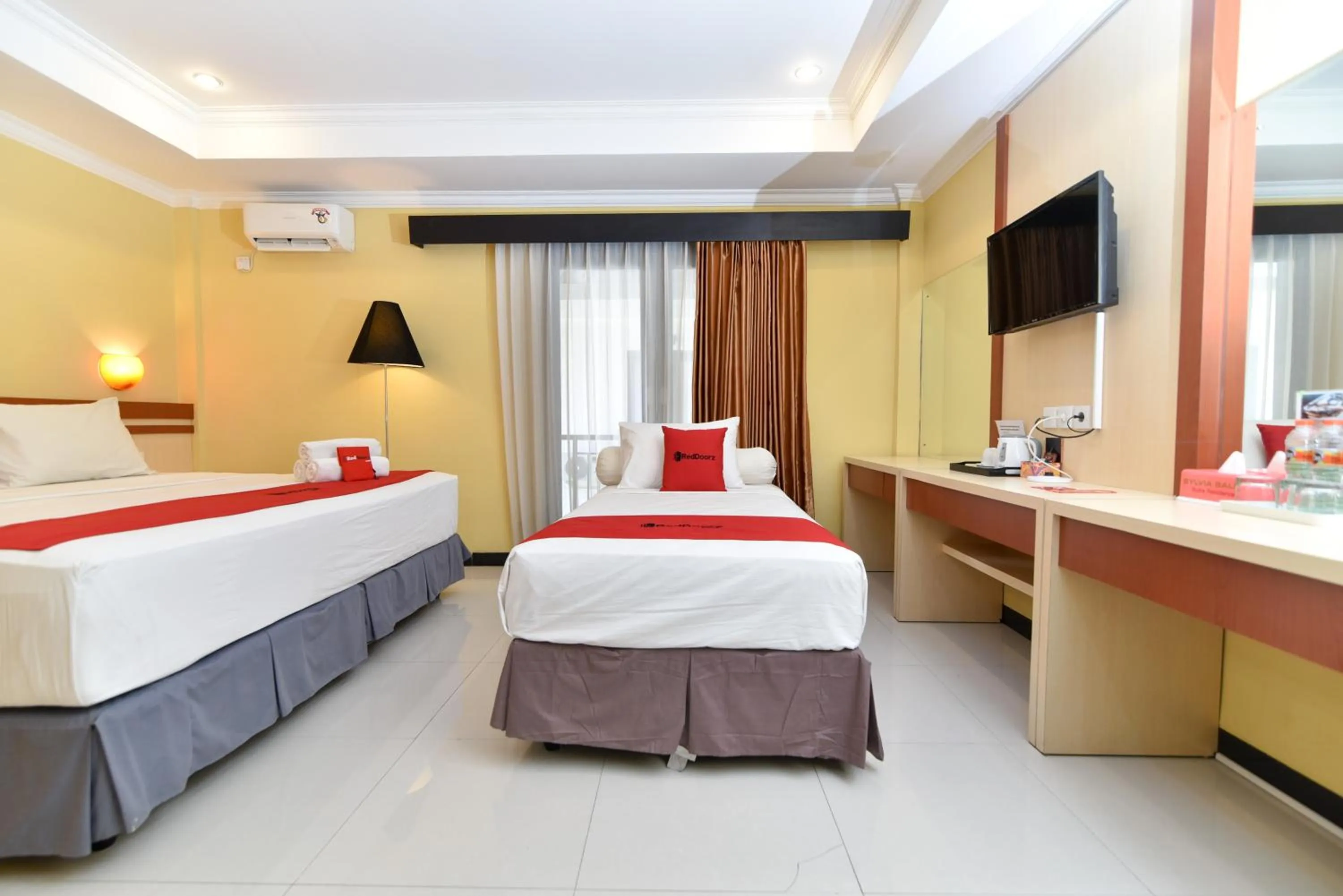 Bedroom, Bed in RedDoorz Plus near Mall Bali Galeria 2