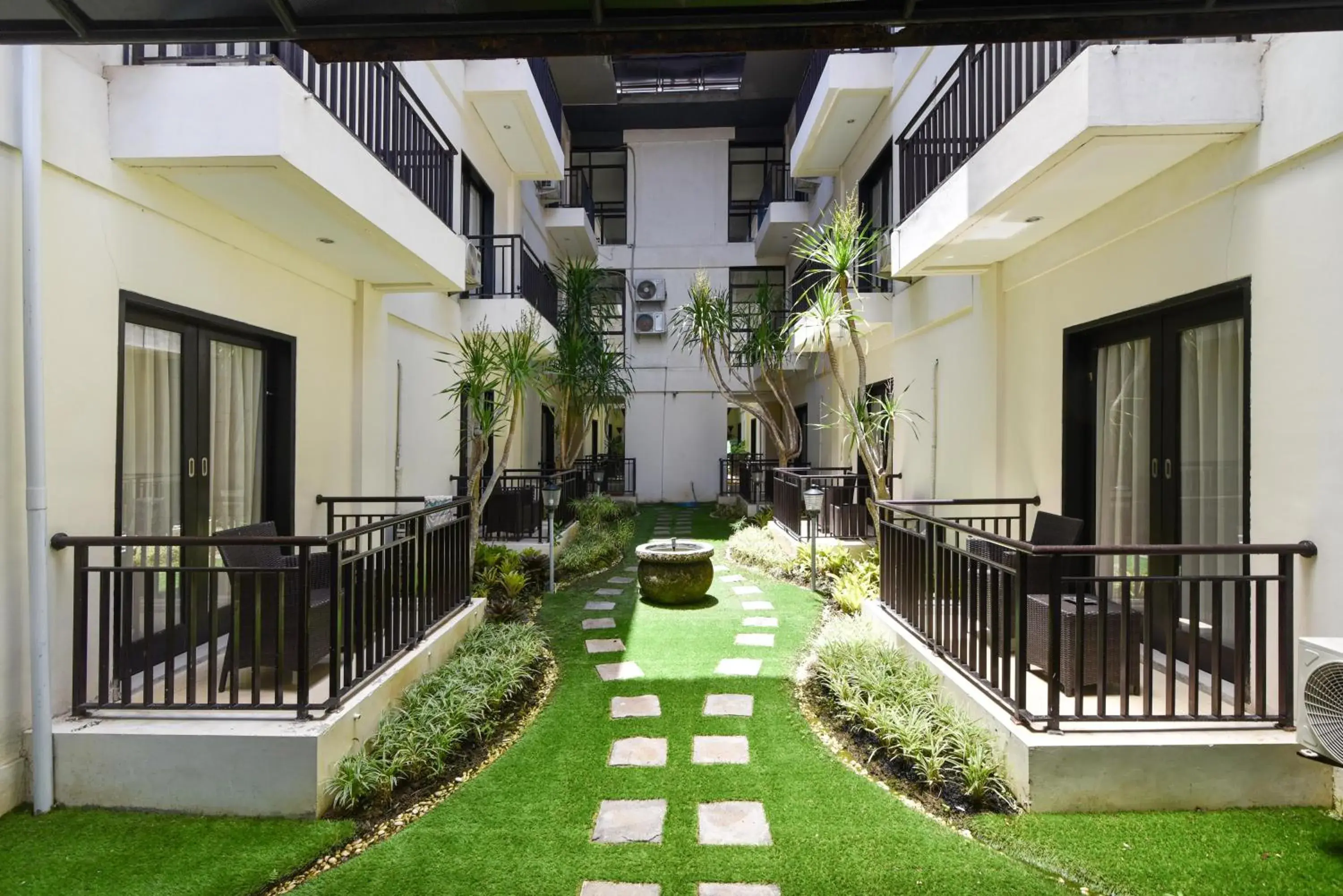 Facade/entrance in RedDoorz Plus near Mall Bali Galeria 2 Facade/entrance in RedDoorz Plus near Mall Bali Galeria 2