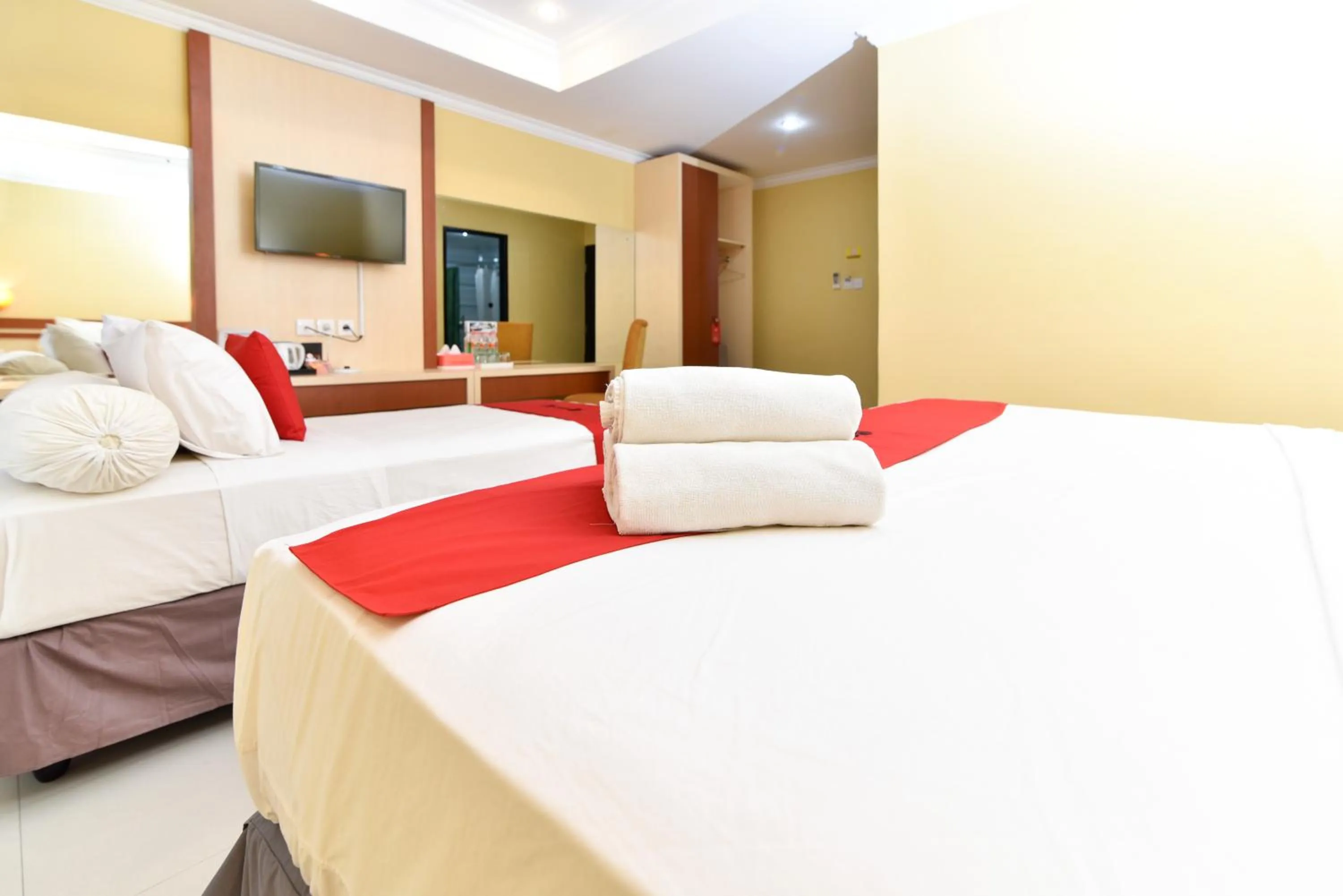 Bedroom, Bed in RedDoorz Plus near Mall Bali Galeria 2
