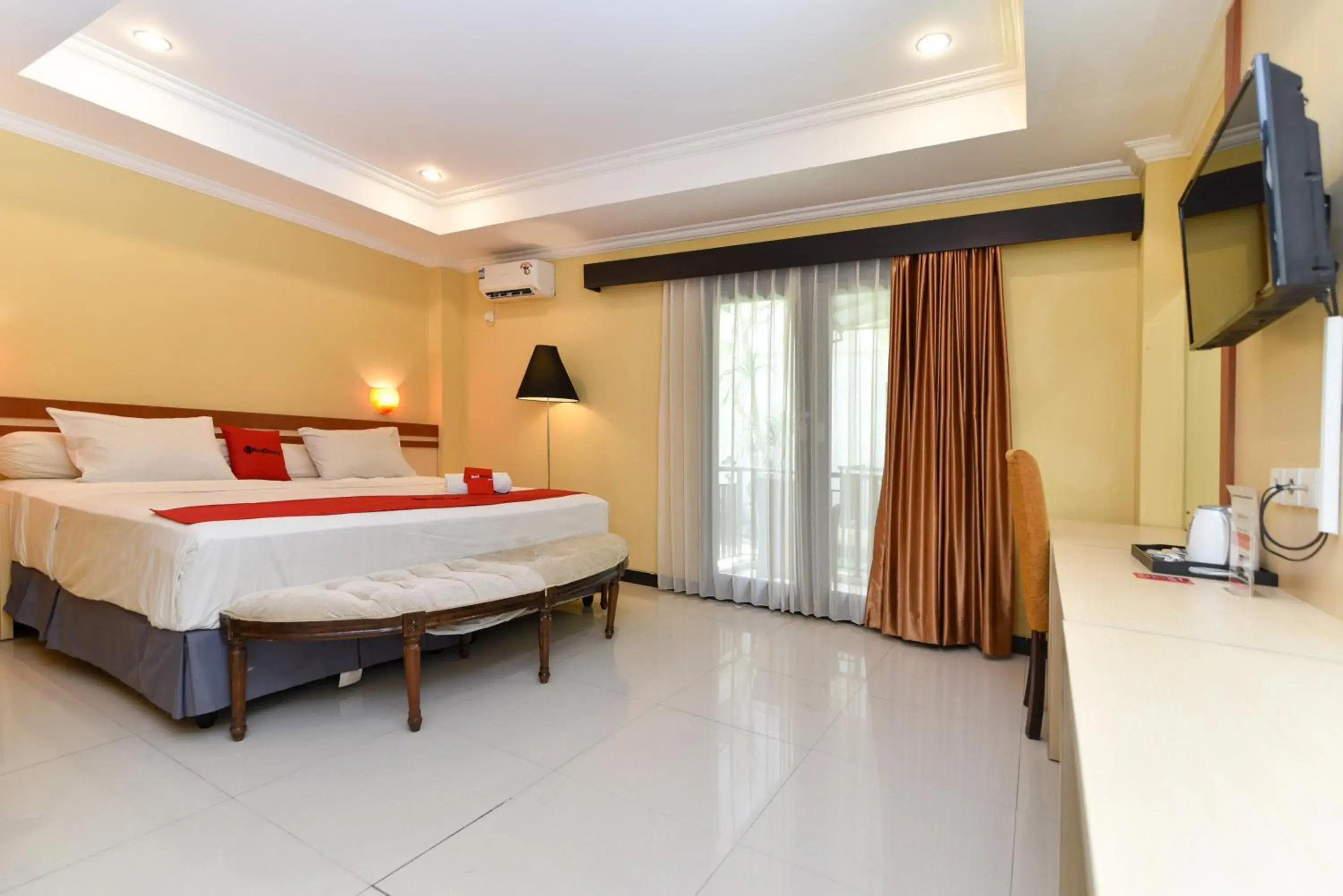 Bedroom, Bed in RedDoorz Plus near Mall Bali Galeria 2 Bedroom, Bed in RedDoorz Plus near Mall Bali Galeria 2
