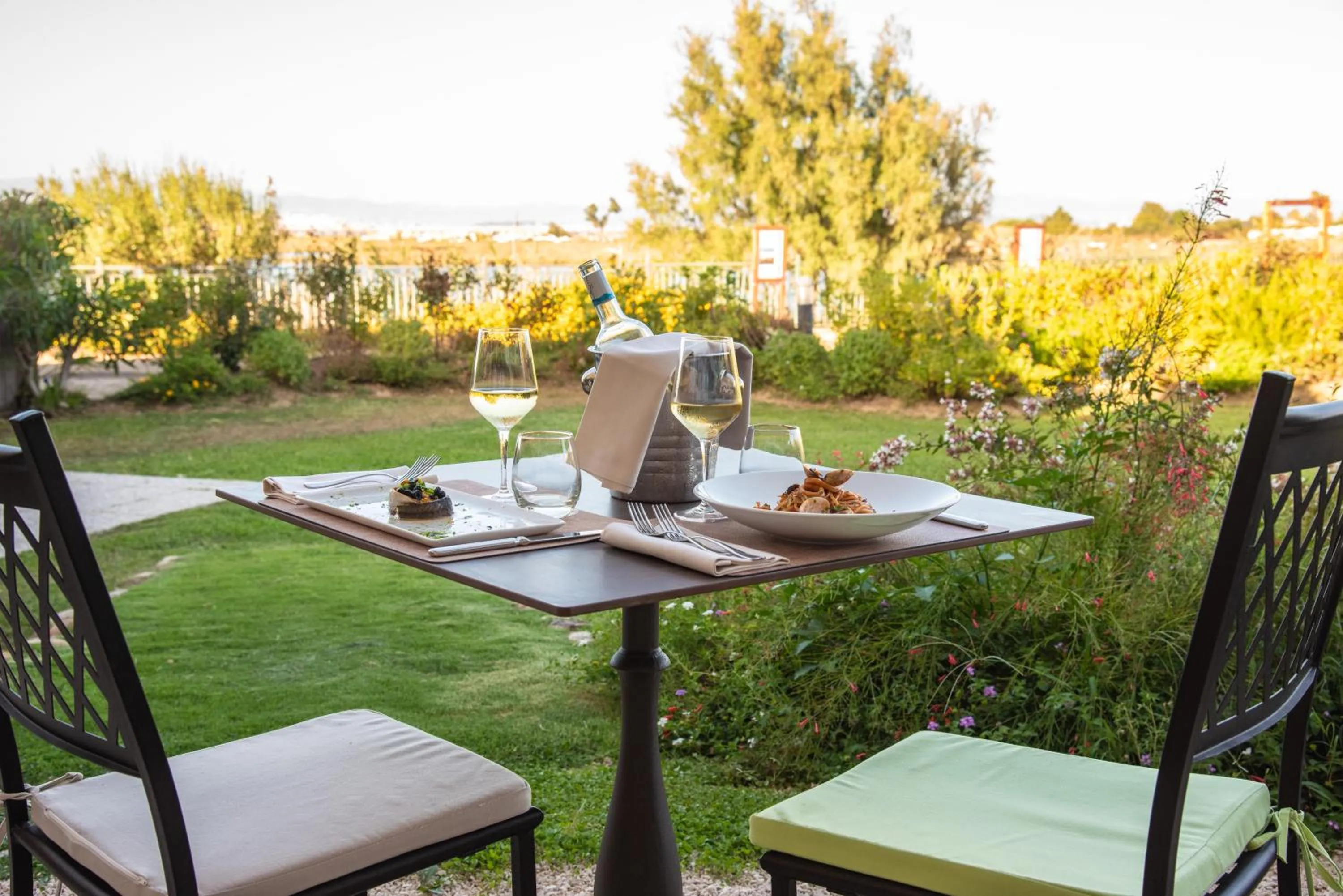 Restaurant/places to eat in Hotel Santa Gilla