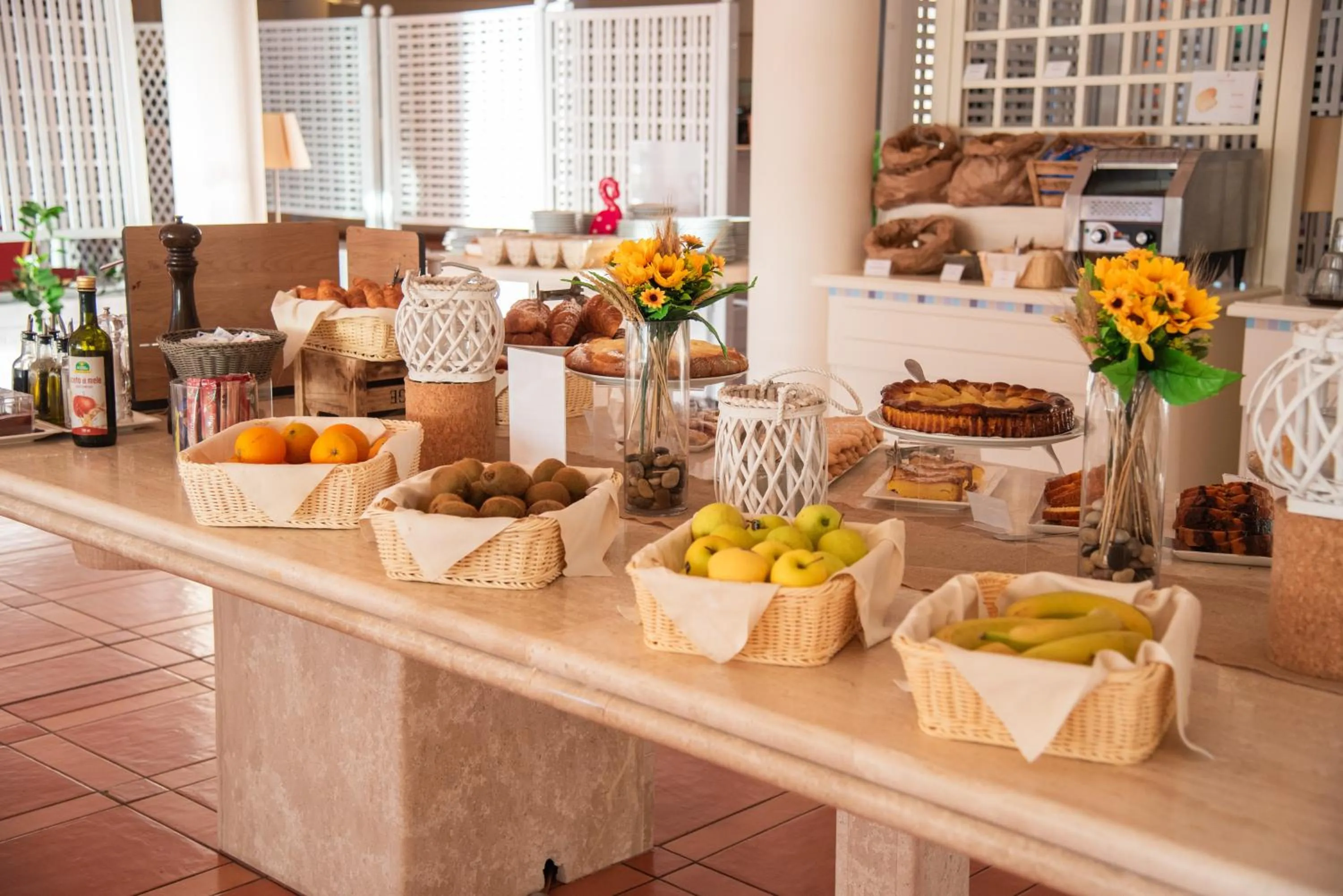 Restaurant/places to eat in Hotel Santa Gilla