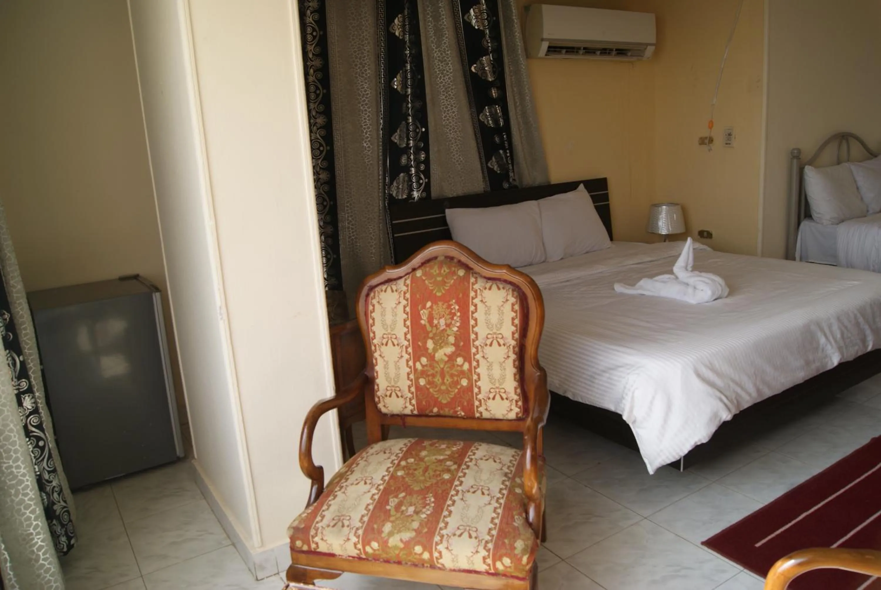 TV and multimedia, Bed in Triangle Pyramids Boutique