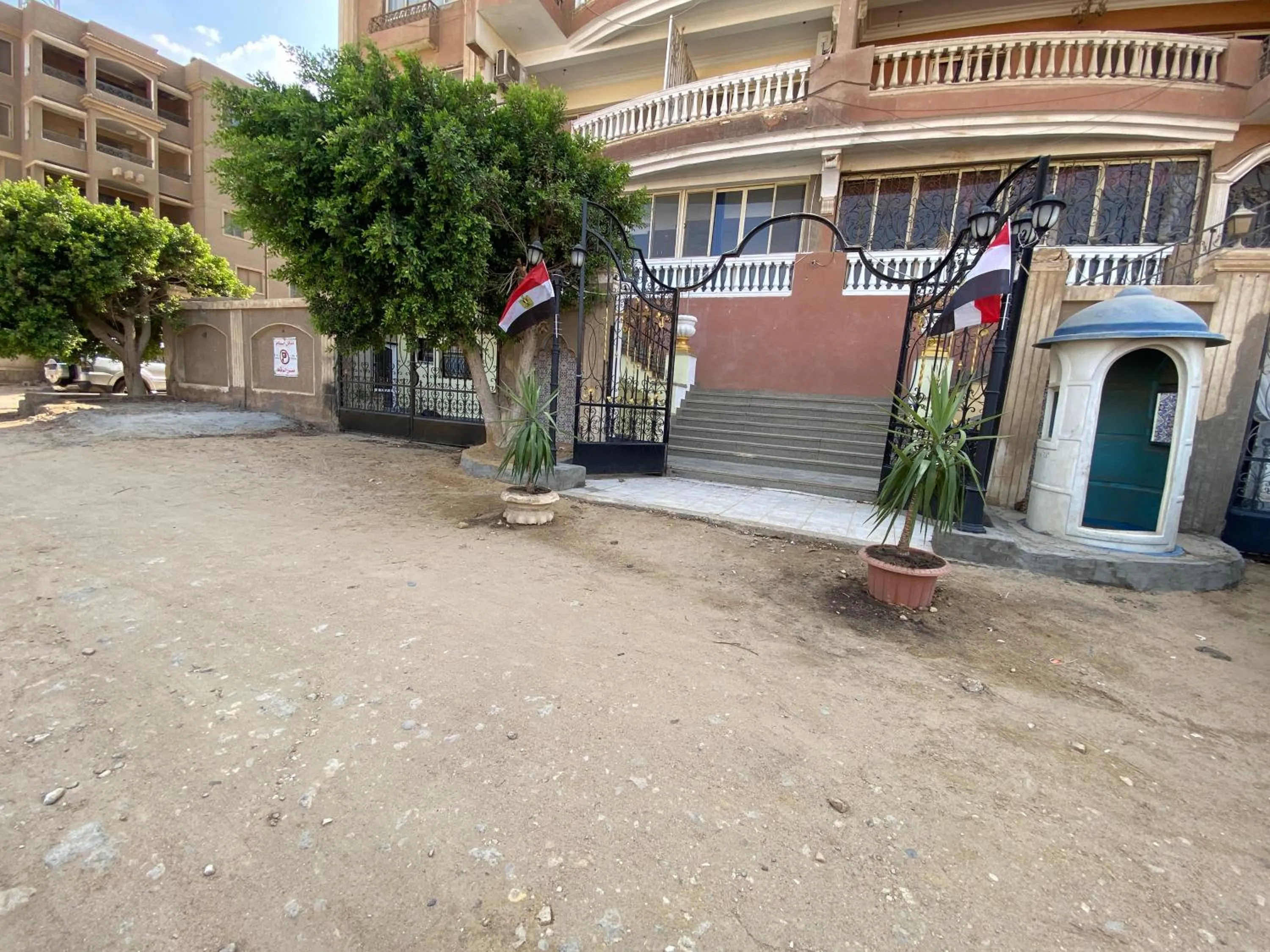 Property building in Triangle Pyramids Boutique