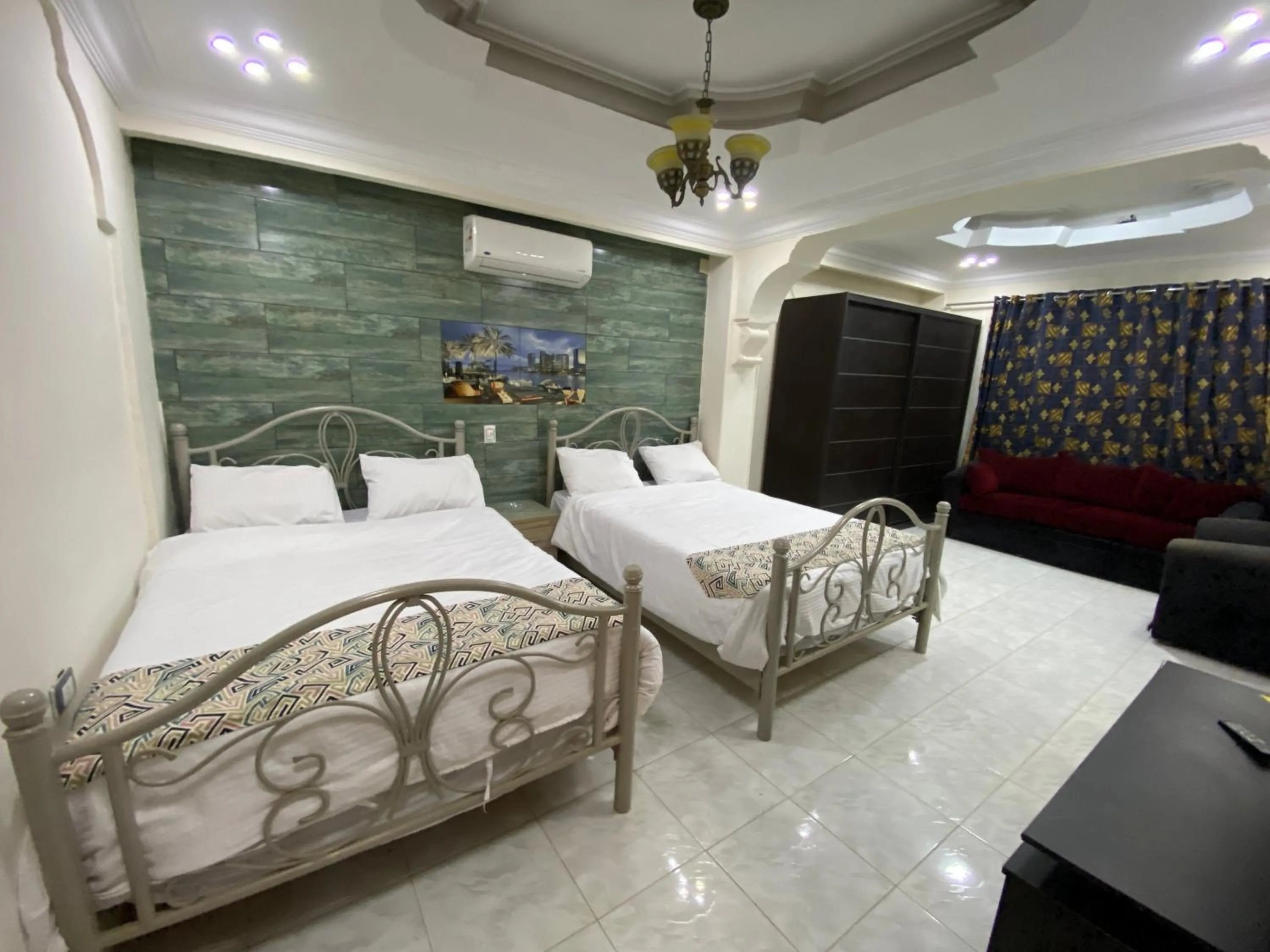 TV and multimedia, Bed in Triangle Pyramids Boutique