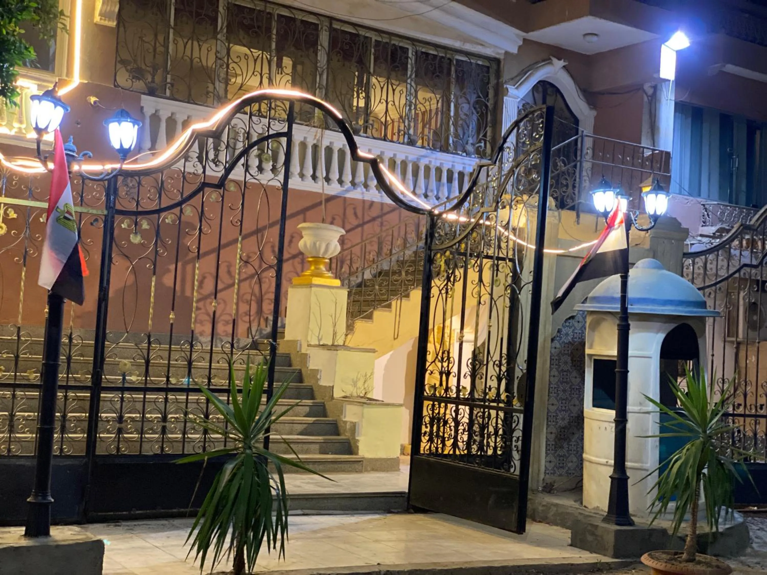 Property building in Triangle Pyramids Boutique