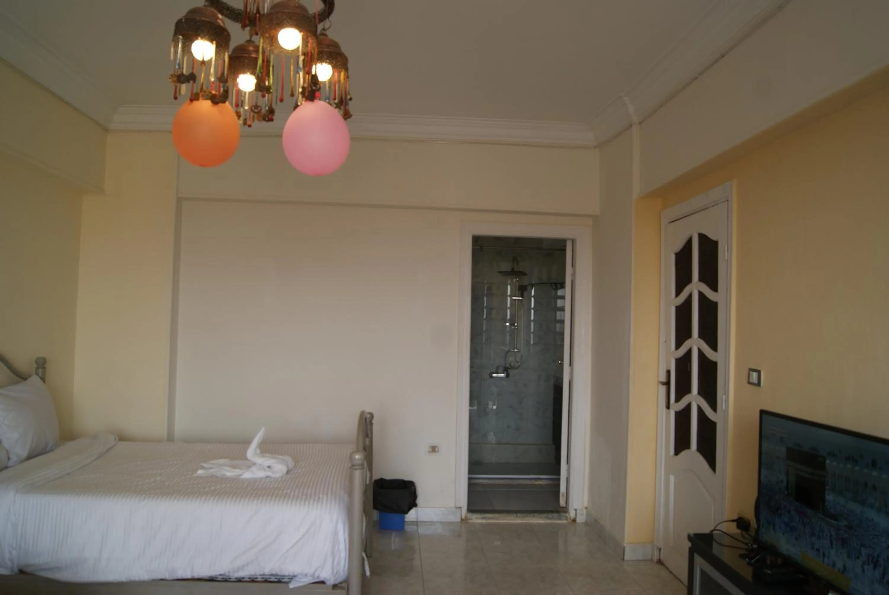 Photo of the whole room, Bed in Triangle Pyramids Boutique