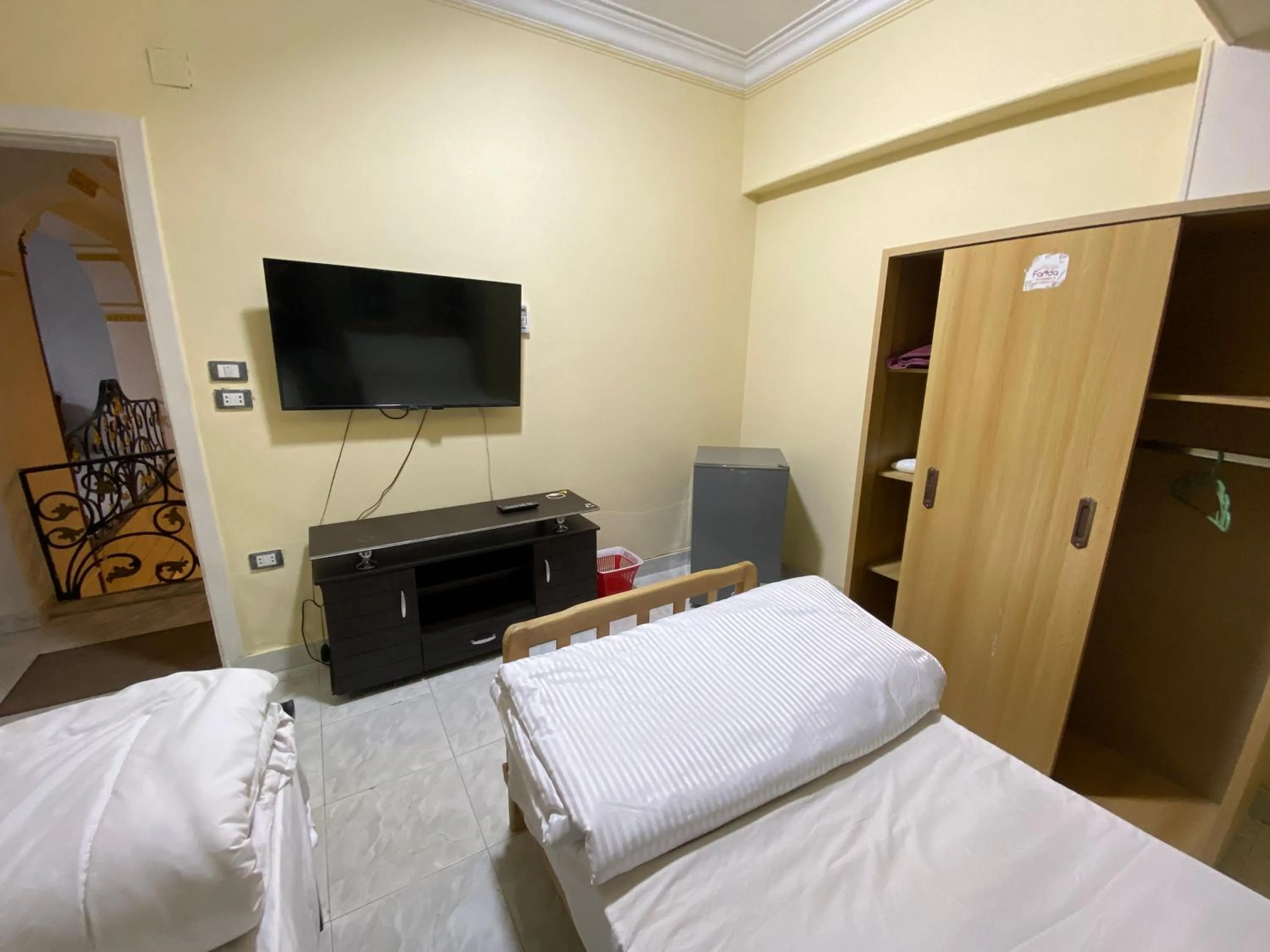 TV and multimedia, Bed in Triangle Pyramids Boutique