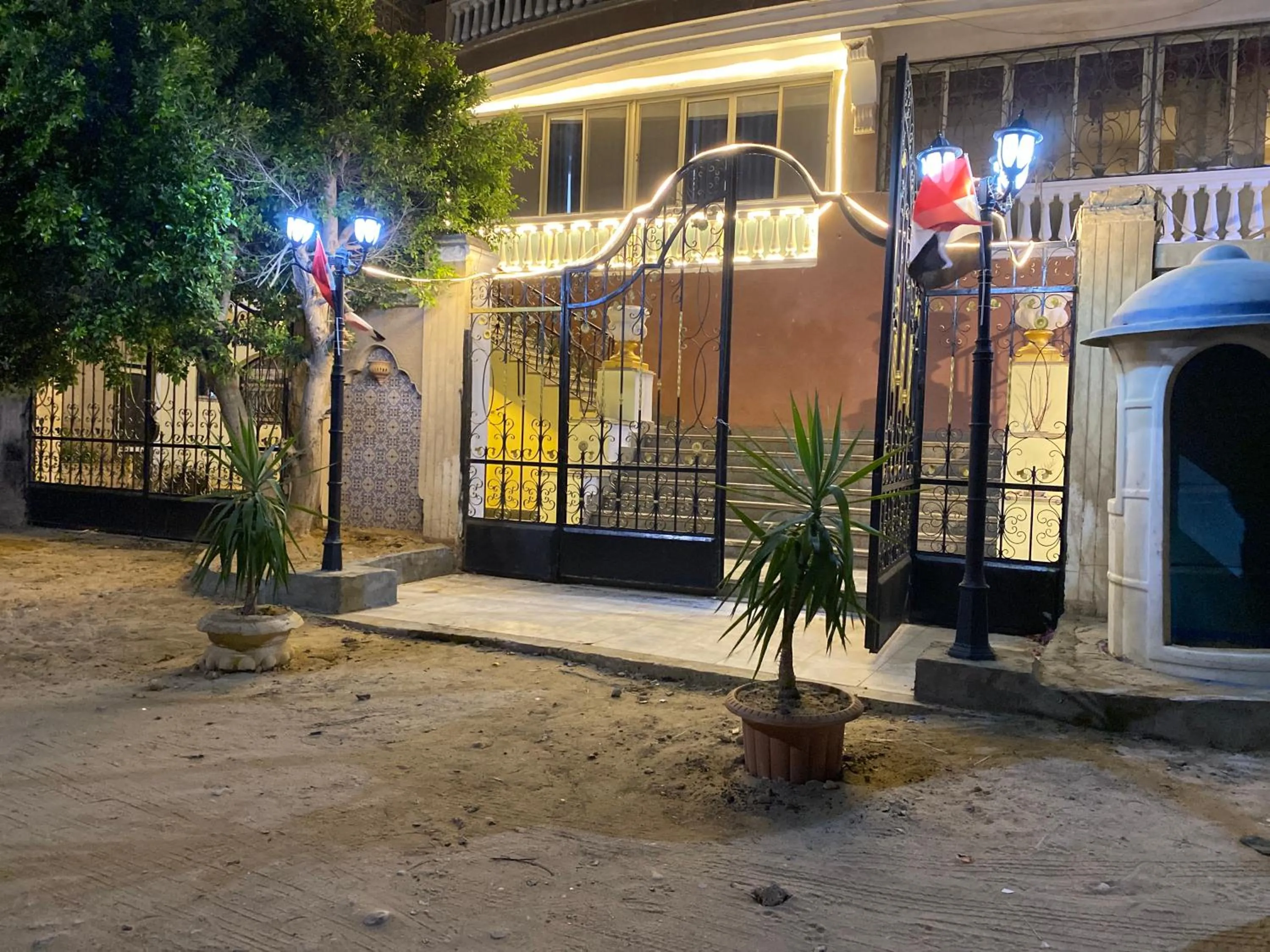 Property building in Triangle Pyramids Boutique