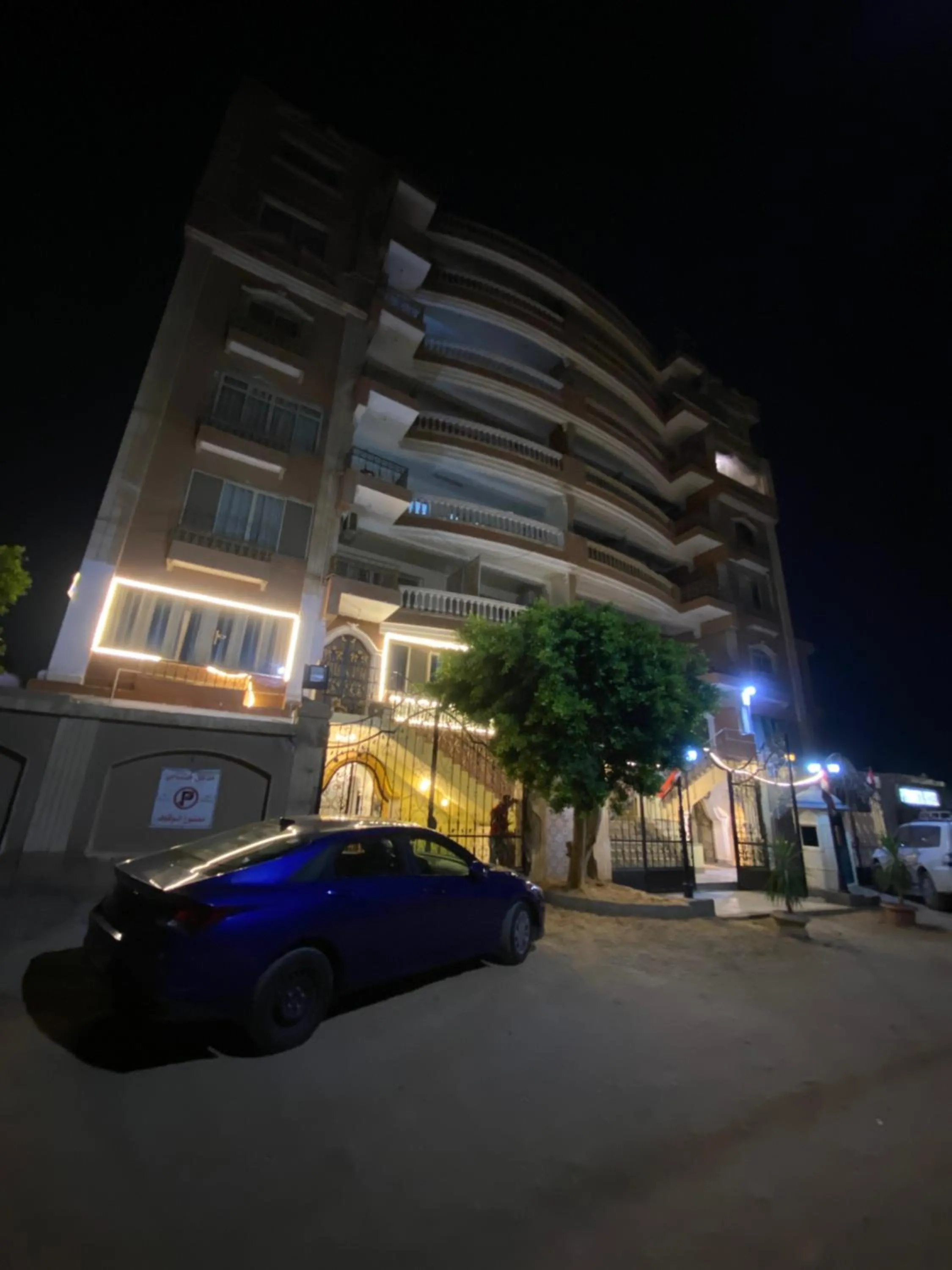 Property building in Triangle Pyramids Boutique