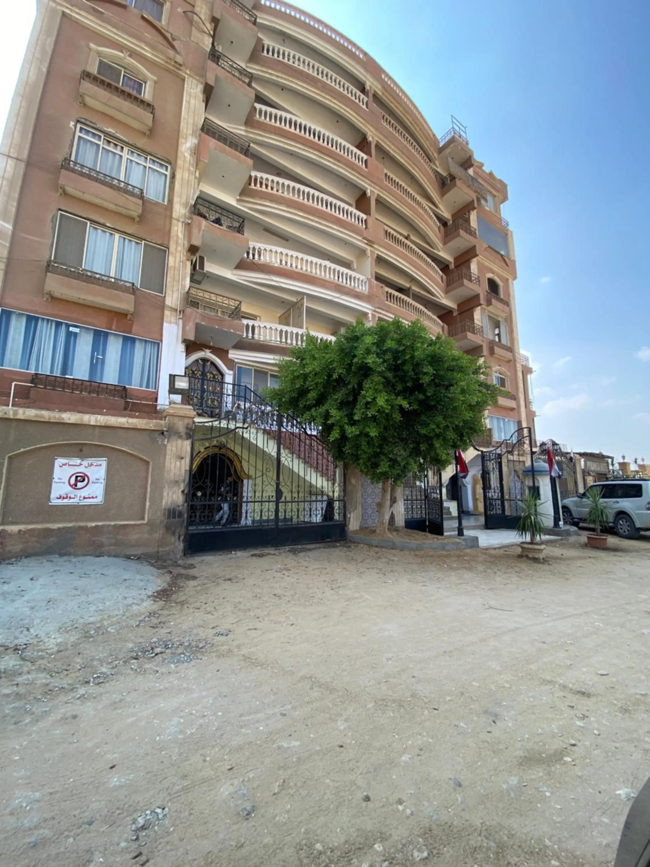 Property building in Triangle Pyramids Boutique