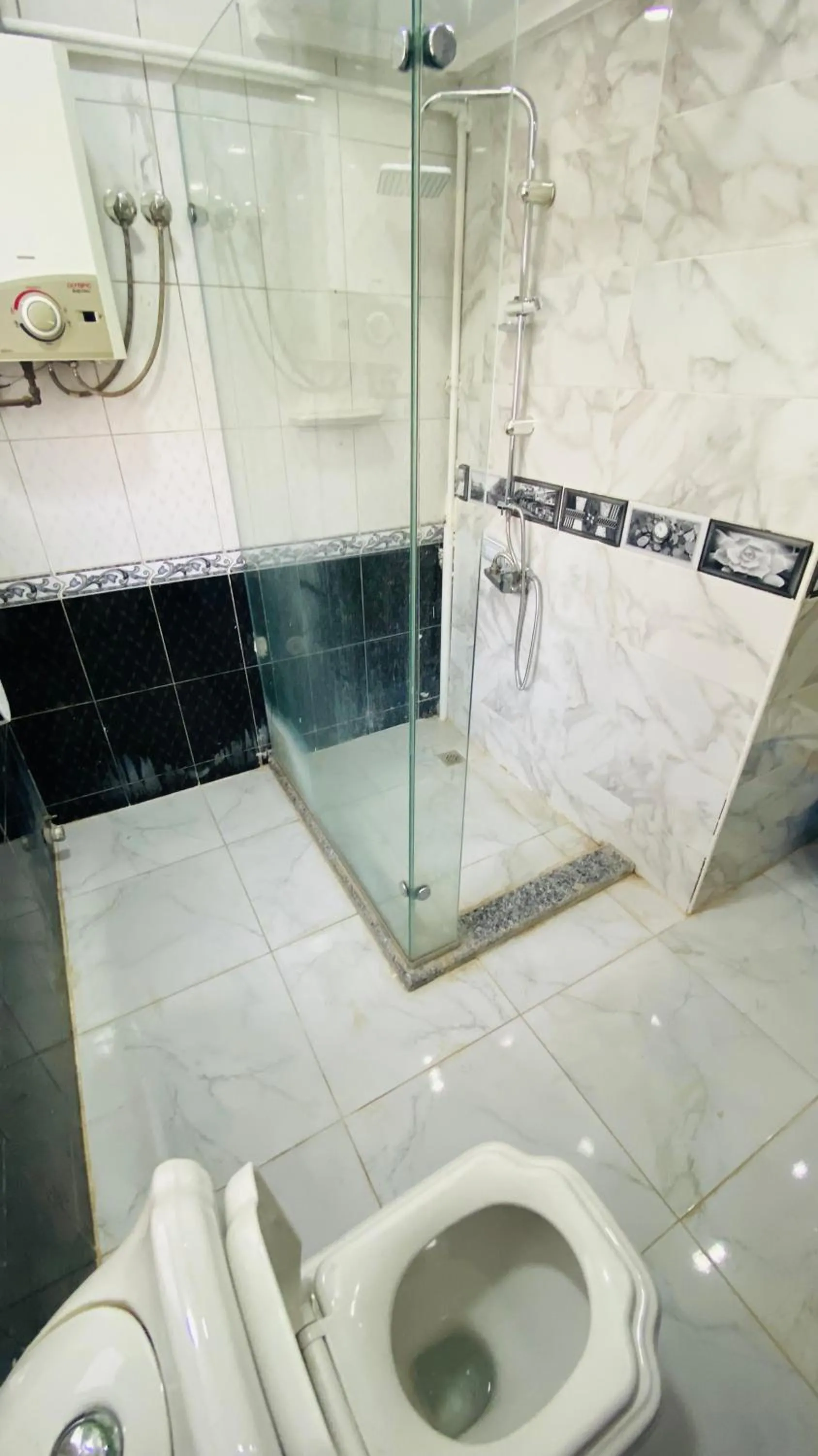 Toilet in Triangle Pyramids Boutique