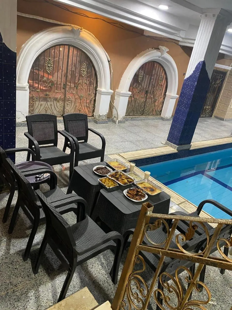 Food and drinks in Triangle Pyramids Boutique