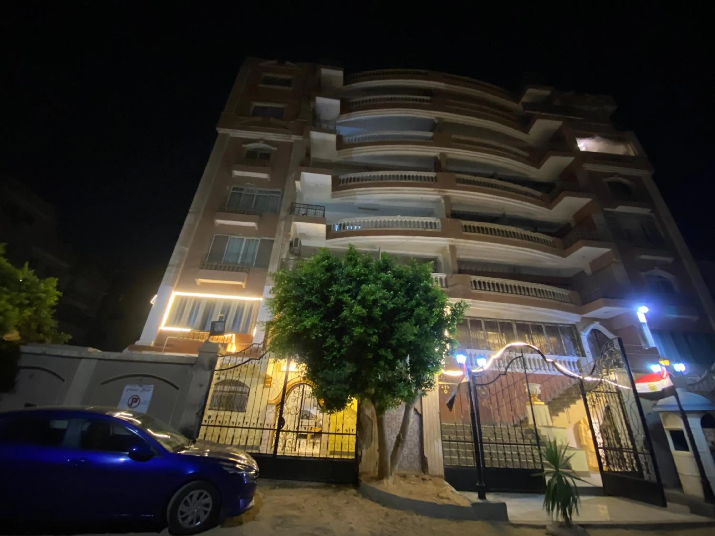 Property building in Triangle Pyramids Boutique
