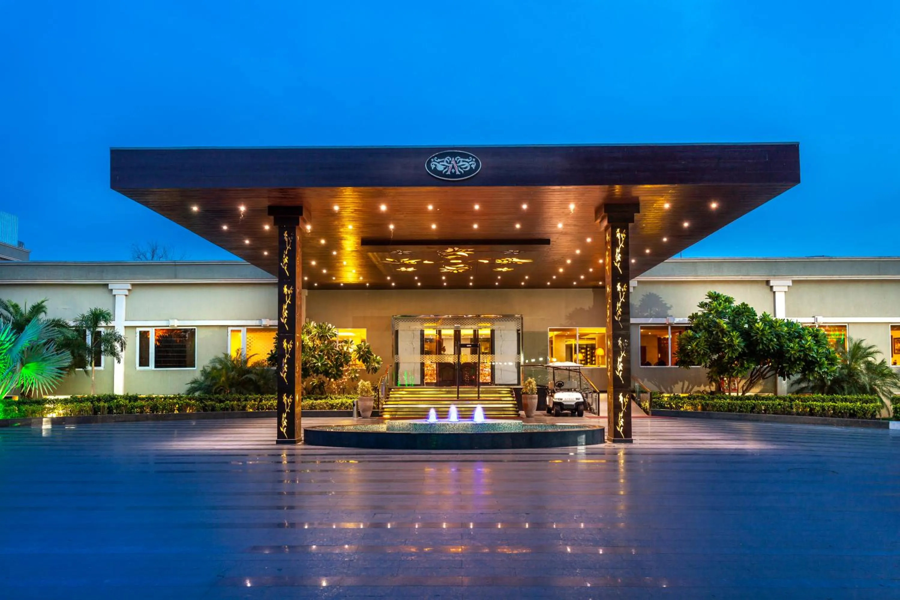 Facade/entrance in Atrio by Devam