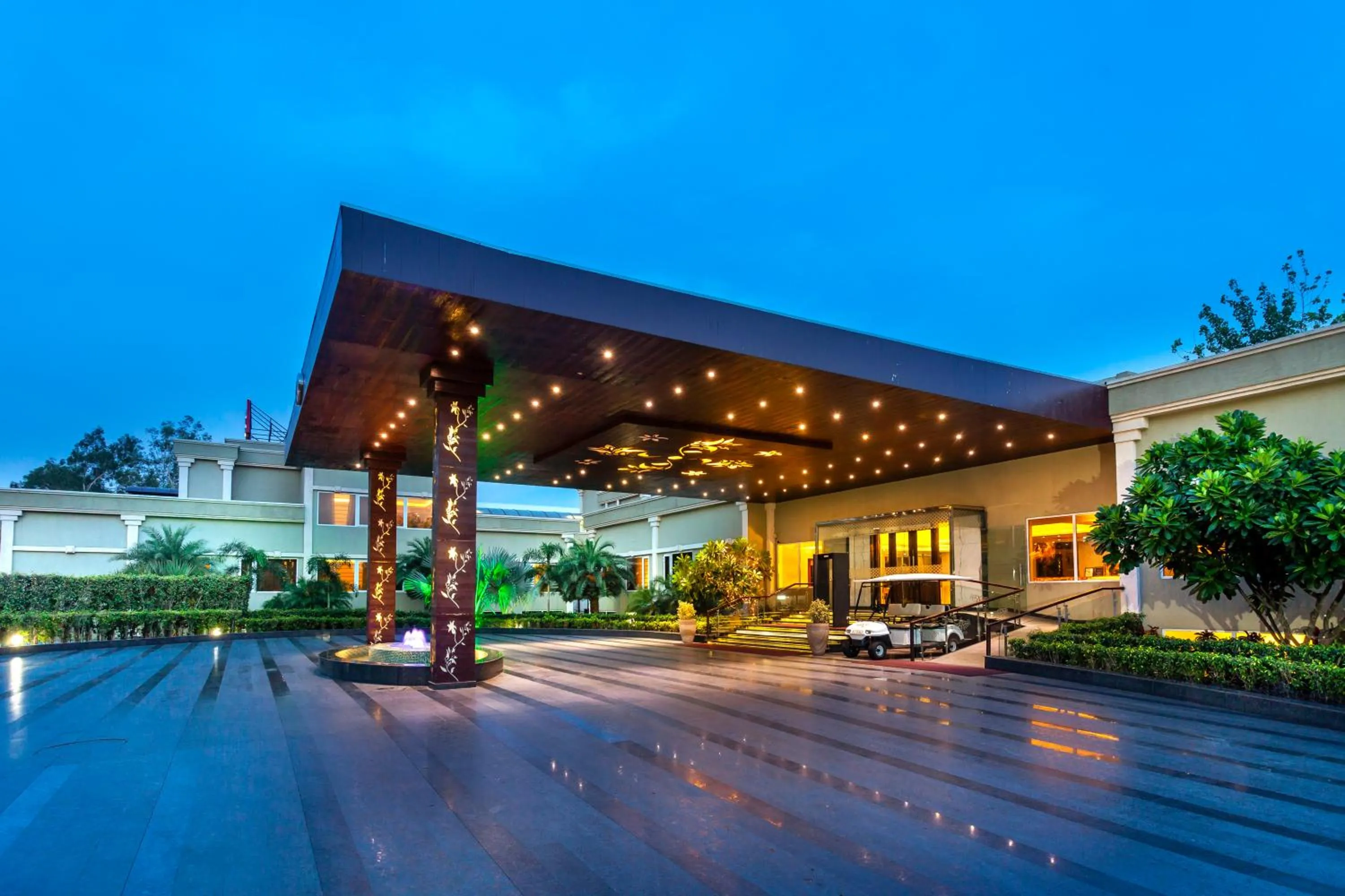 Facade/entrance in Atrio by Devam