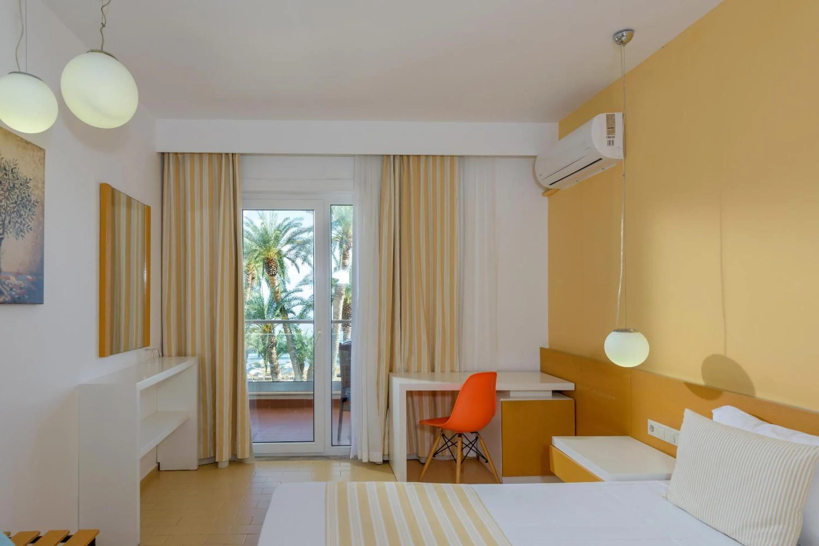 Photo of the whole room, Bed in Zeus Hotels Palm Beach