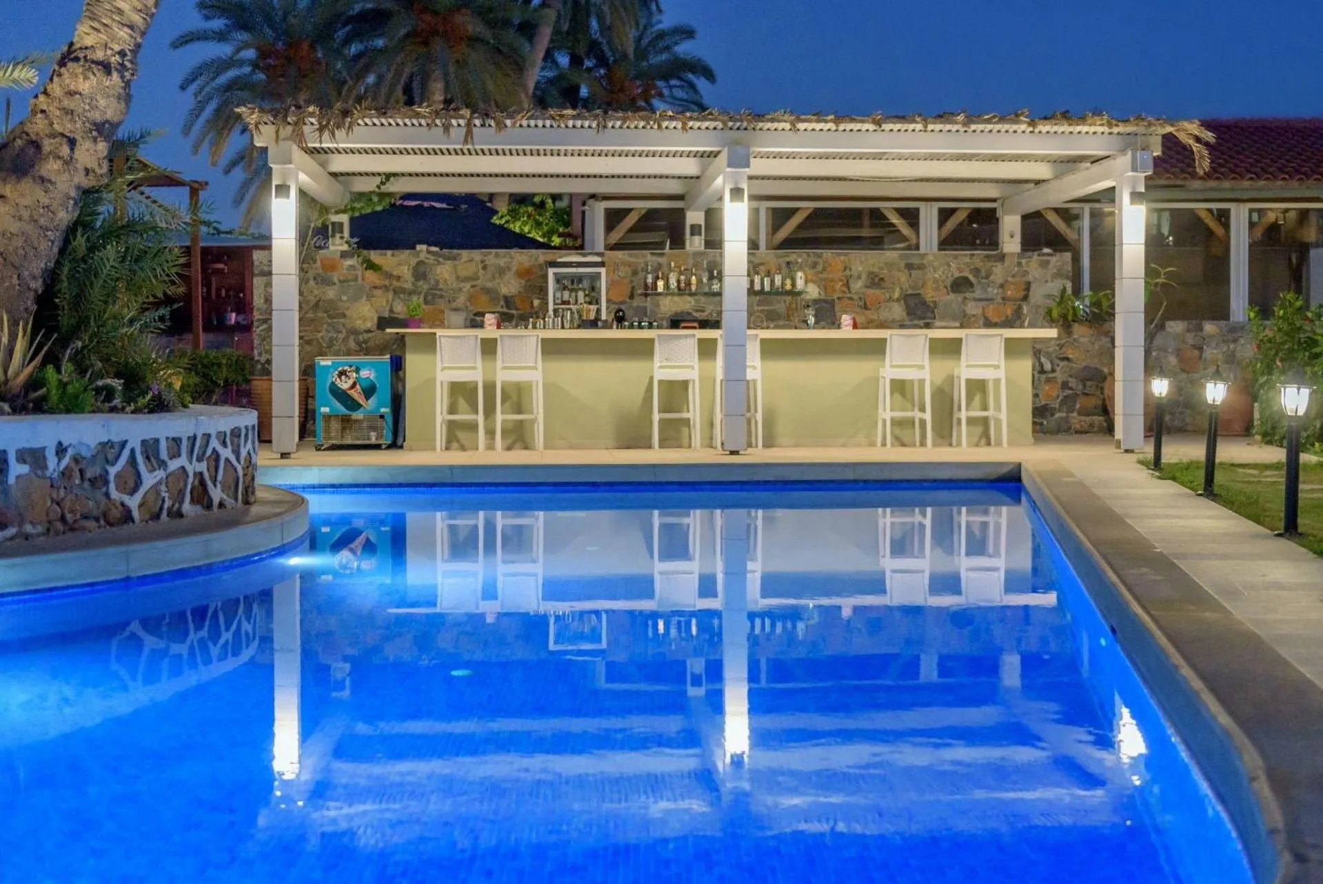 Swimming pool in Zeus Hotels Palm Beach