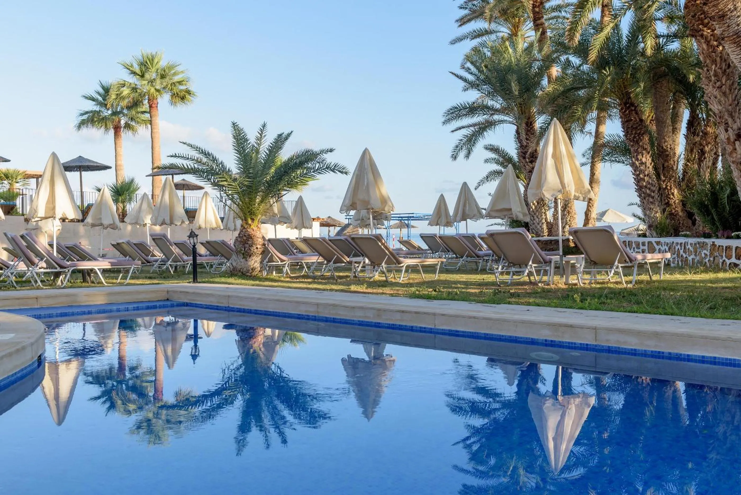 Swimming pool in Zeus Hotels Palm Beach