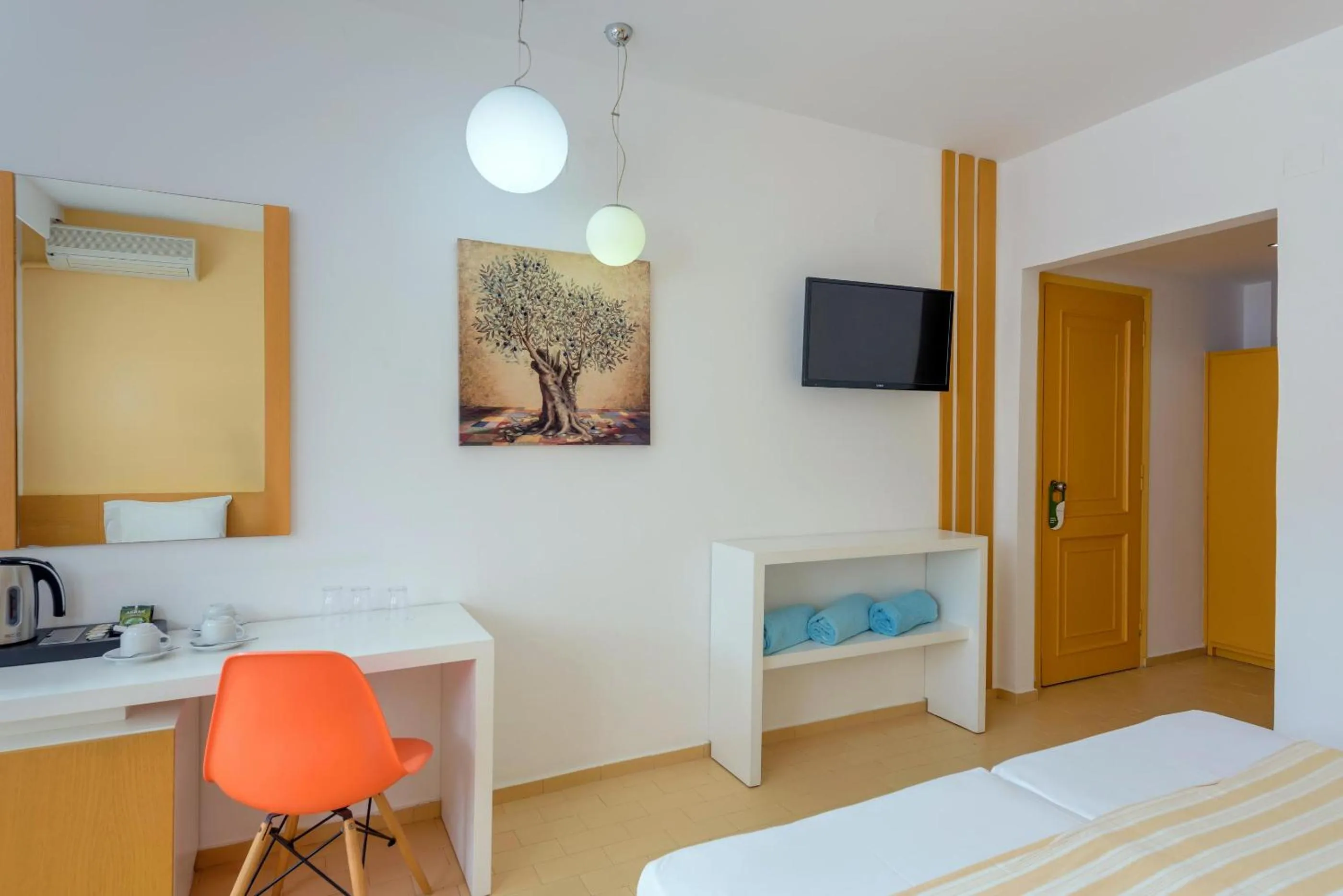 Photo of the whole room, Bed in Zeus Hotels Palm Beach