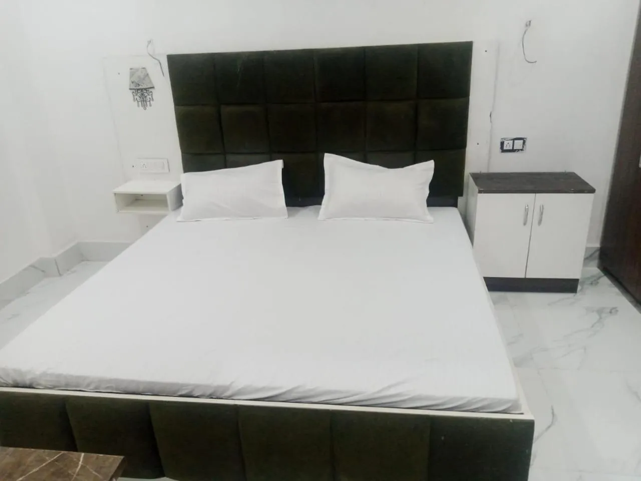 Double Room - single occupancy in Radhe krishna Radiant