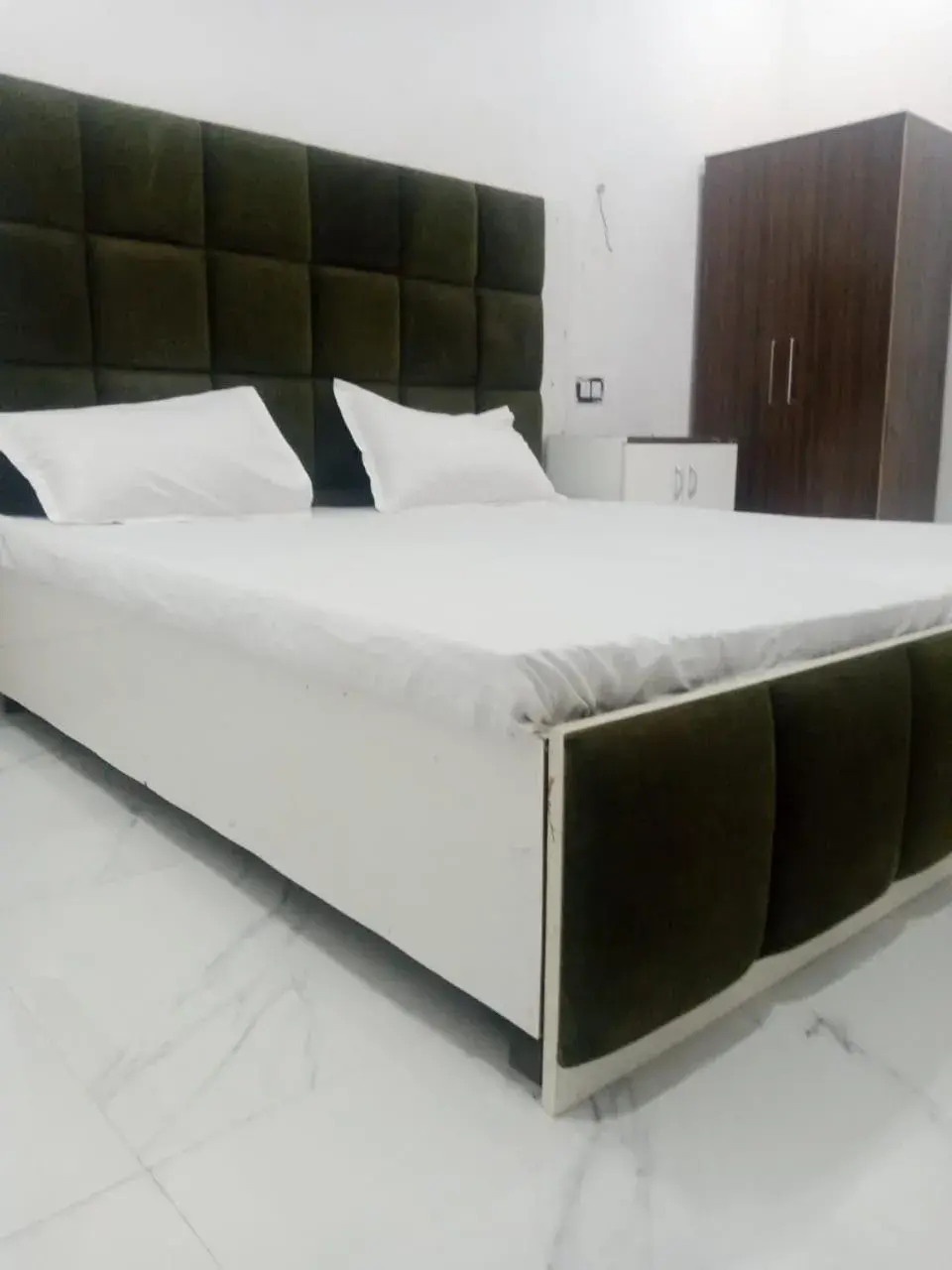 Double Room - single occupancy in Radhe krishna Radiant Double Room - single occupancy in Radhe krishna Radiant