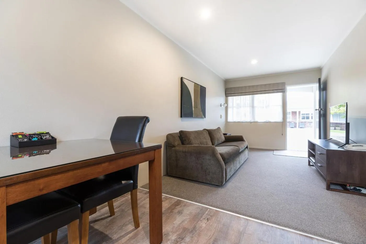 Seating area in Colonial Court Motor Inn