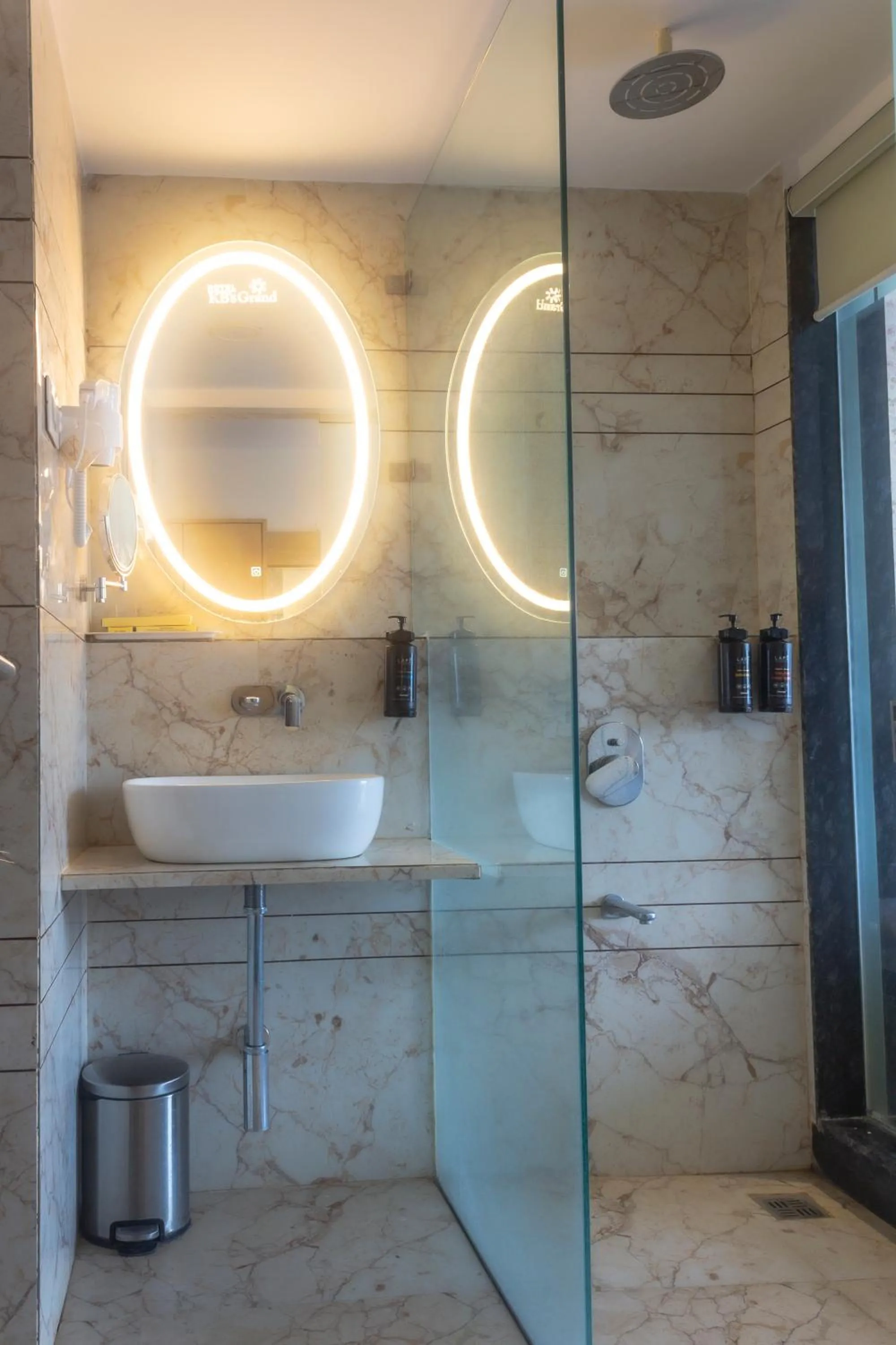 Shower in HOTEL KB's Grand