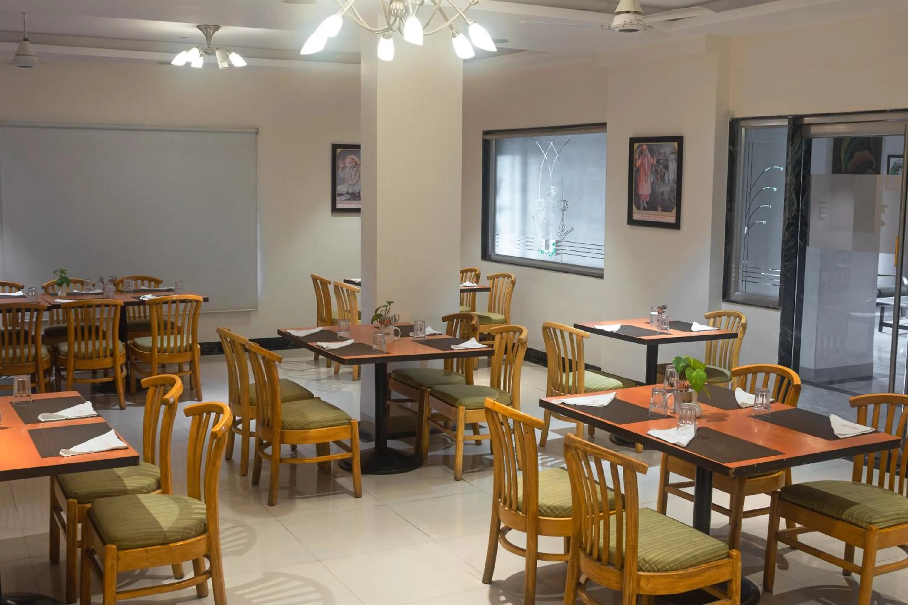 Restaurant/places to eat in HOTEL KB's Grand