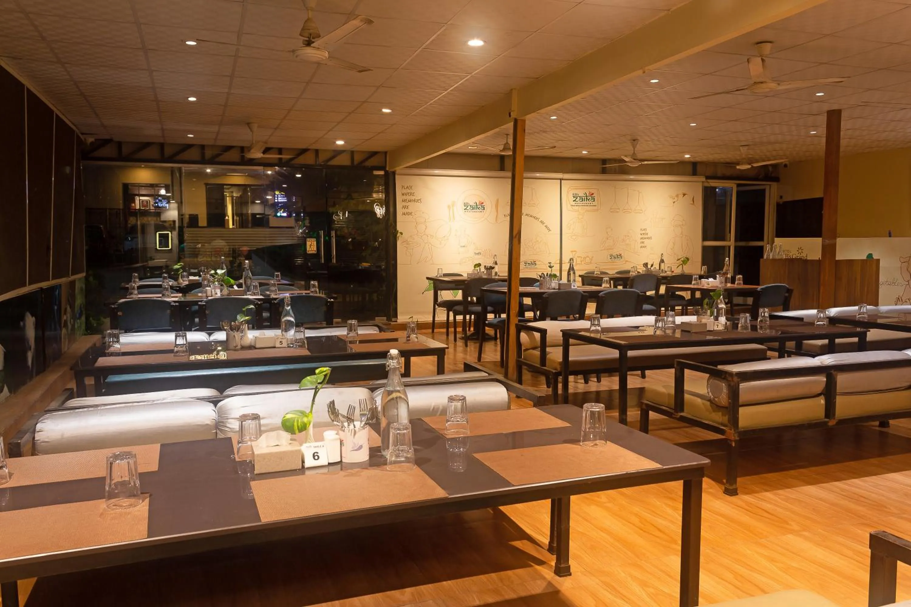 Restaurant/places to eat in HOTEL KB's Grand