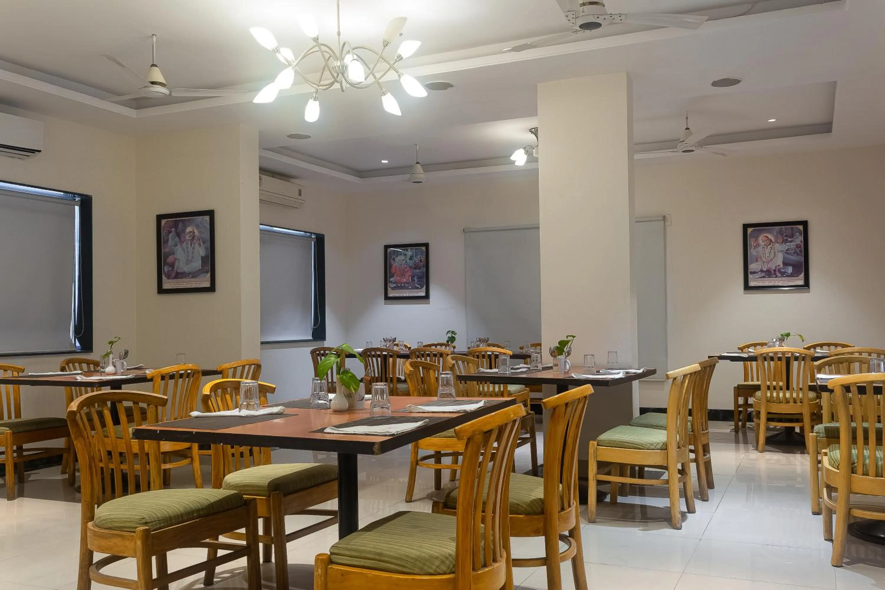 Restaurant/places to eat in HOTEL KB's Grand